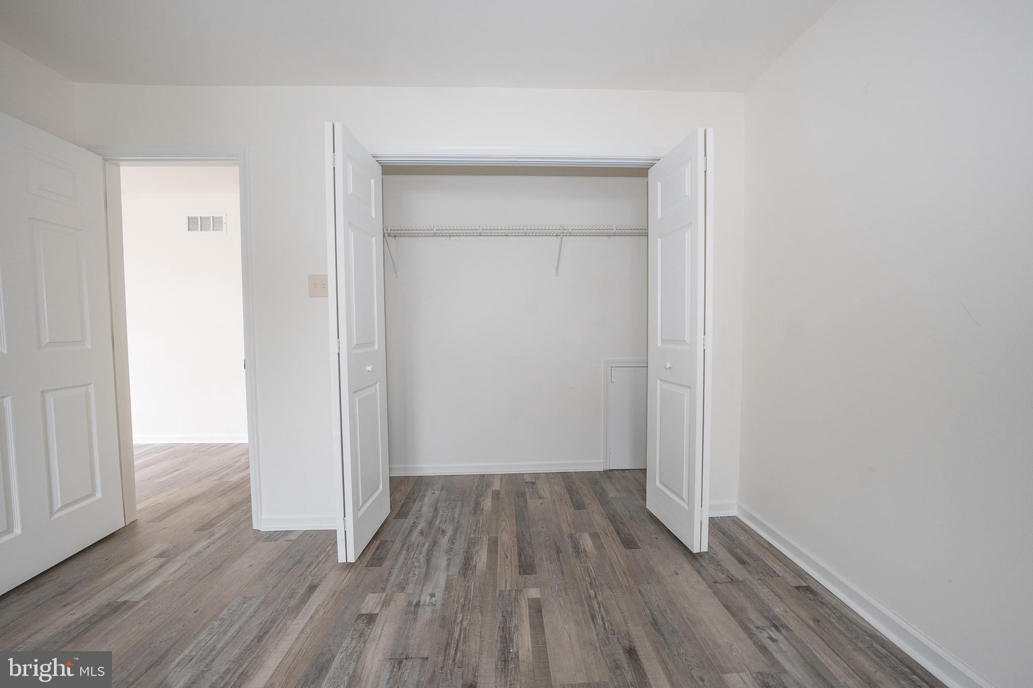 EARLES LAKE - Residential