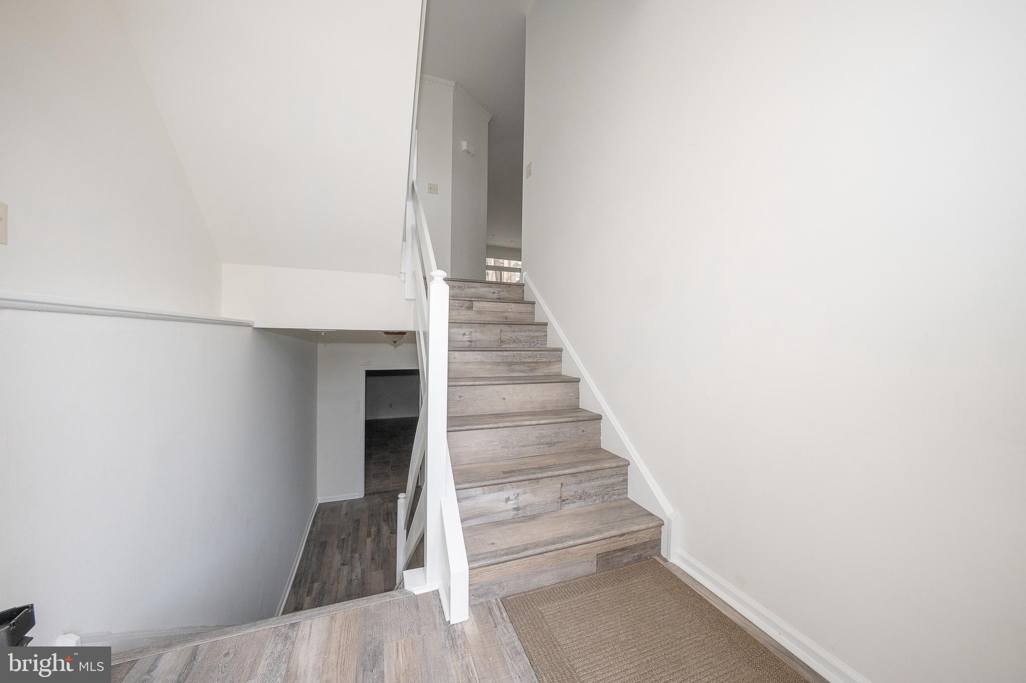 EARLES LAKE - Residential