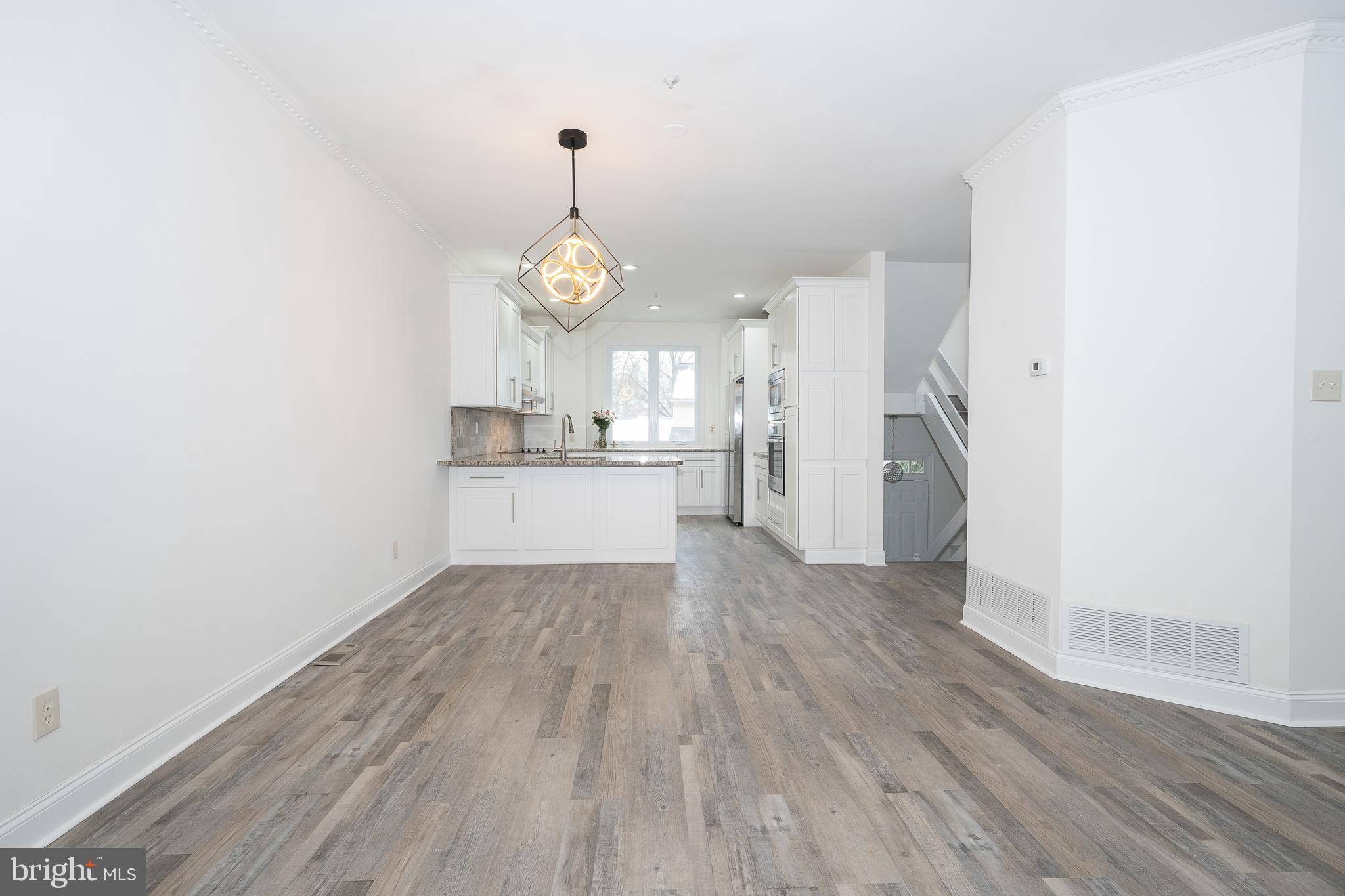 EARLES LAKE - Residential