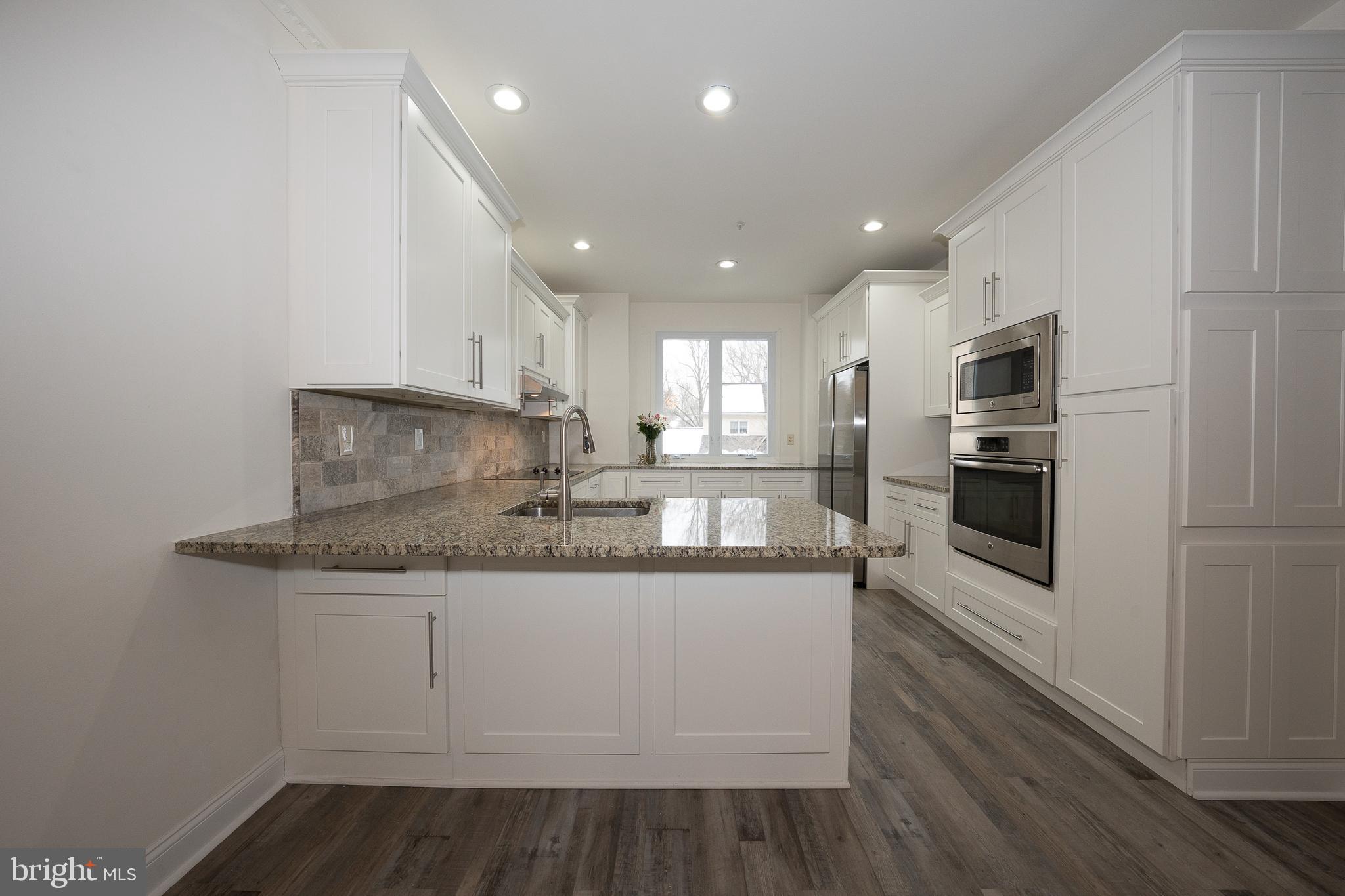 EARLES LAKE - Residential