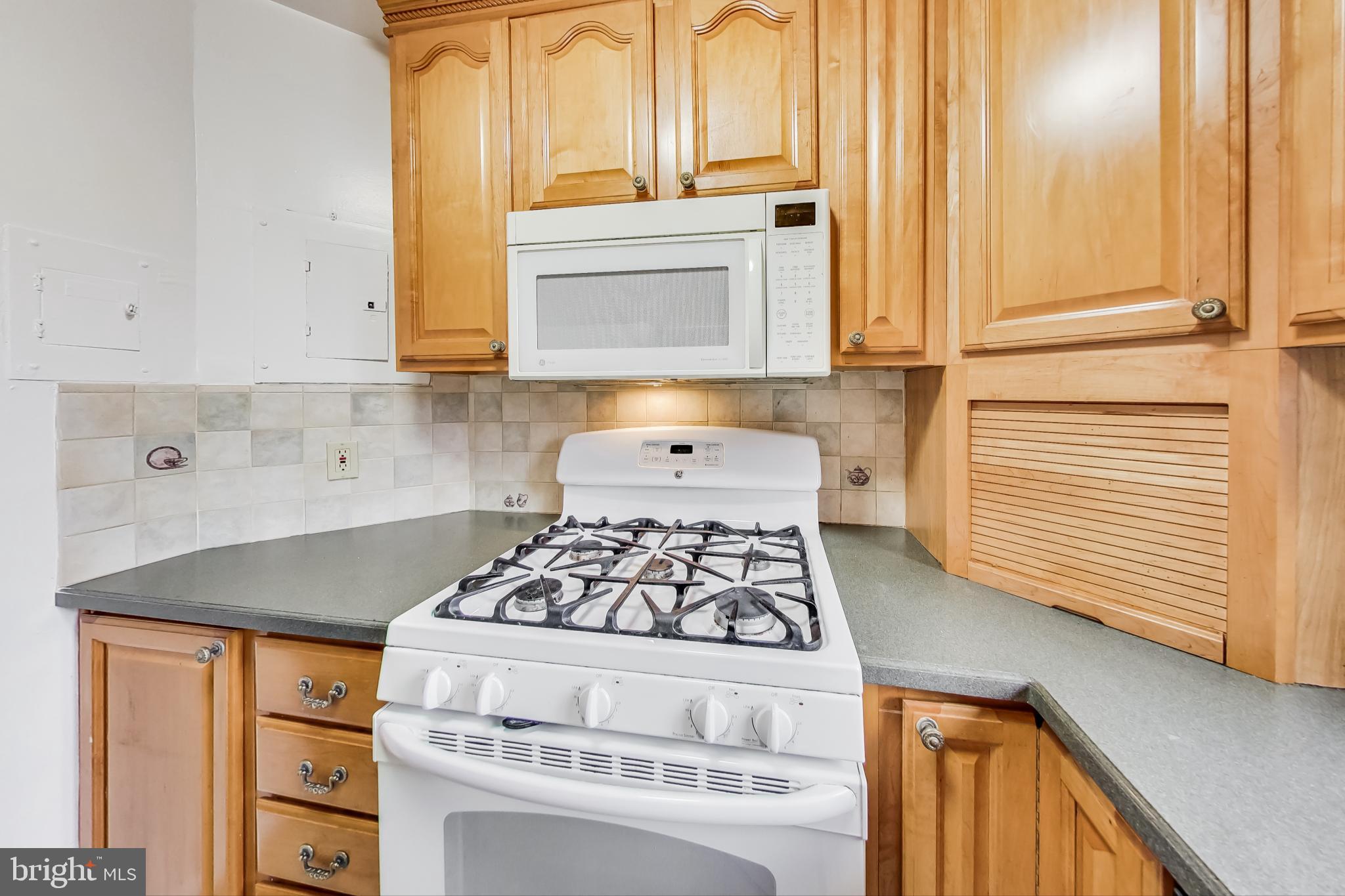 7611 MAPLE AVENUE 202