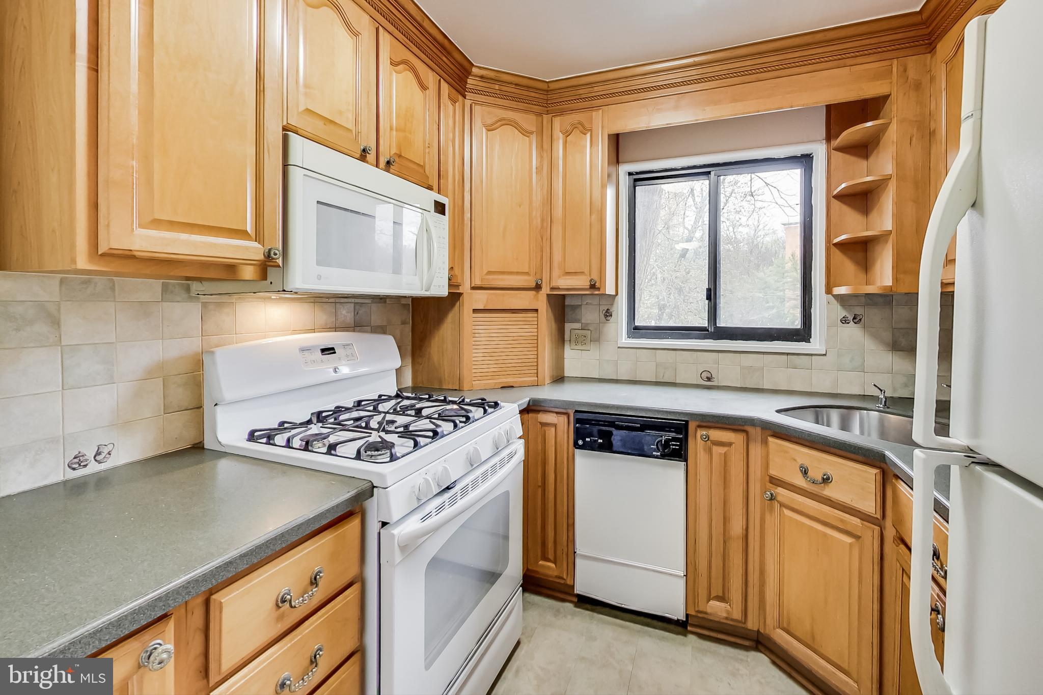 7611 MAPLE AVENUE 202