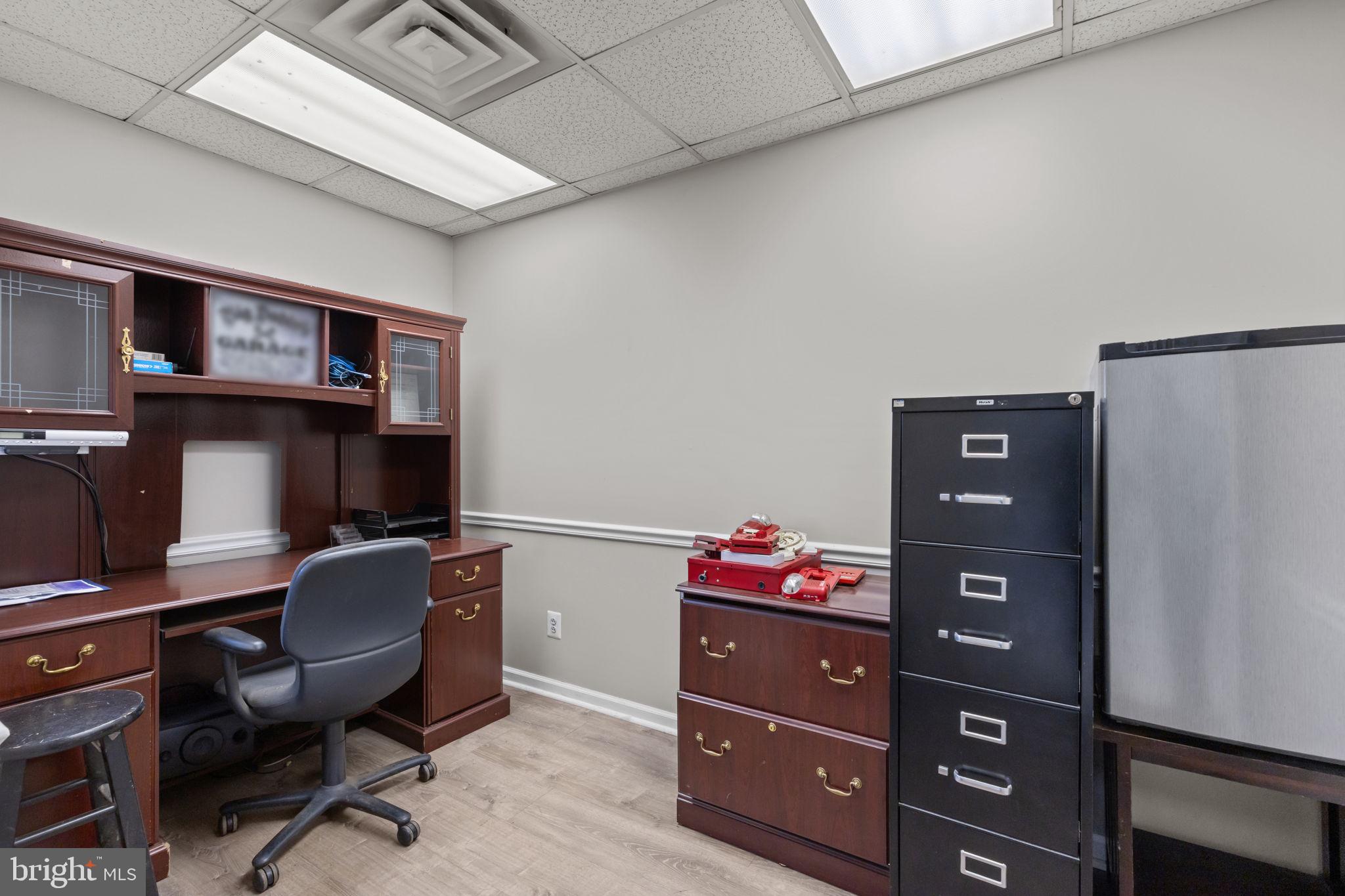 EDGELY - Commercial Sale