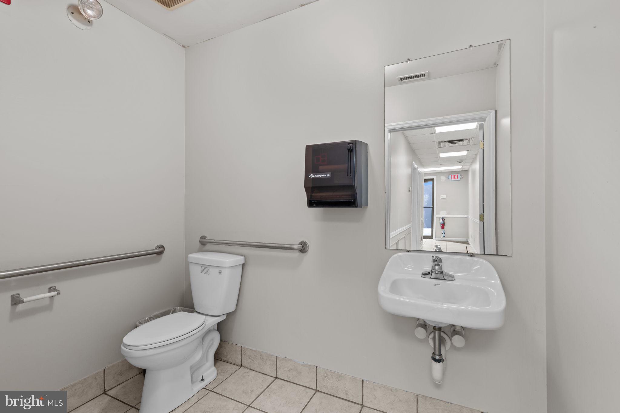 EDGELY - Commercial Sale