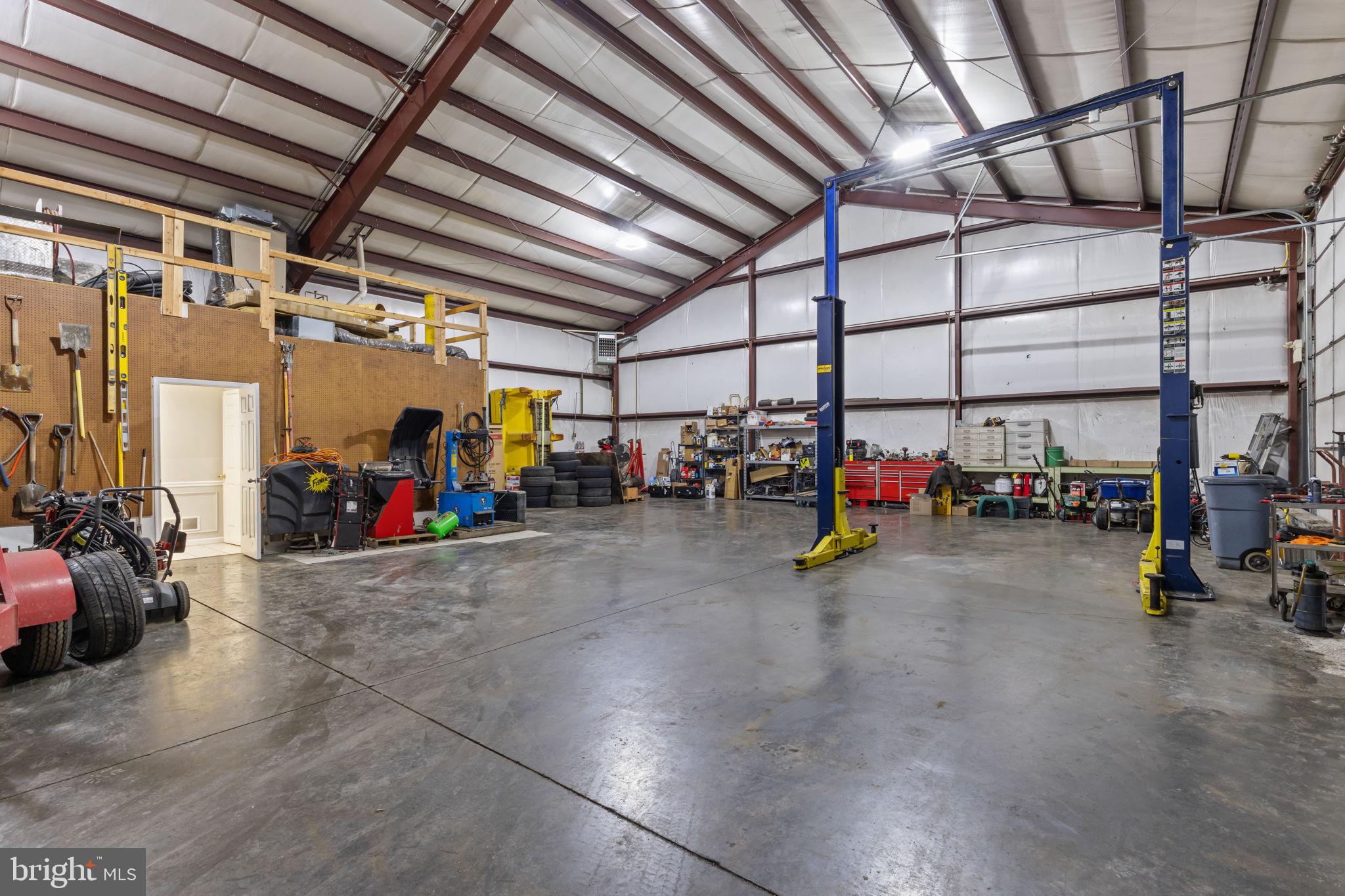 EDGELY - Commercial Sale