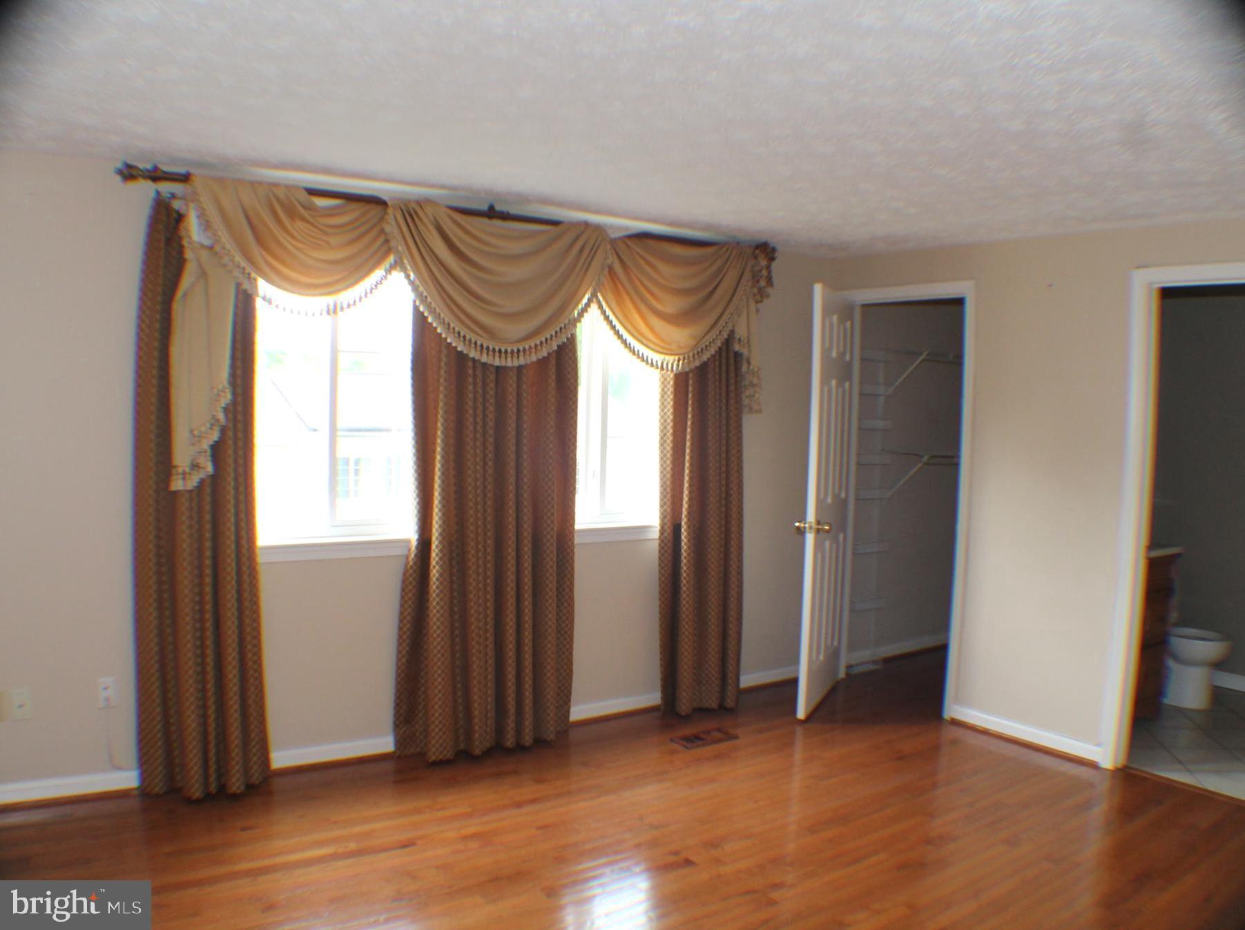 COURTS OF TYSONS - Residential Lease