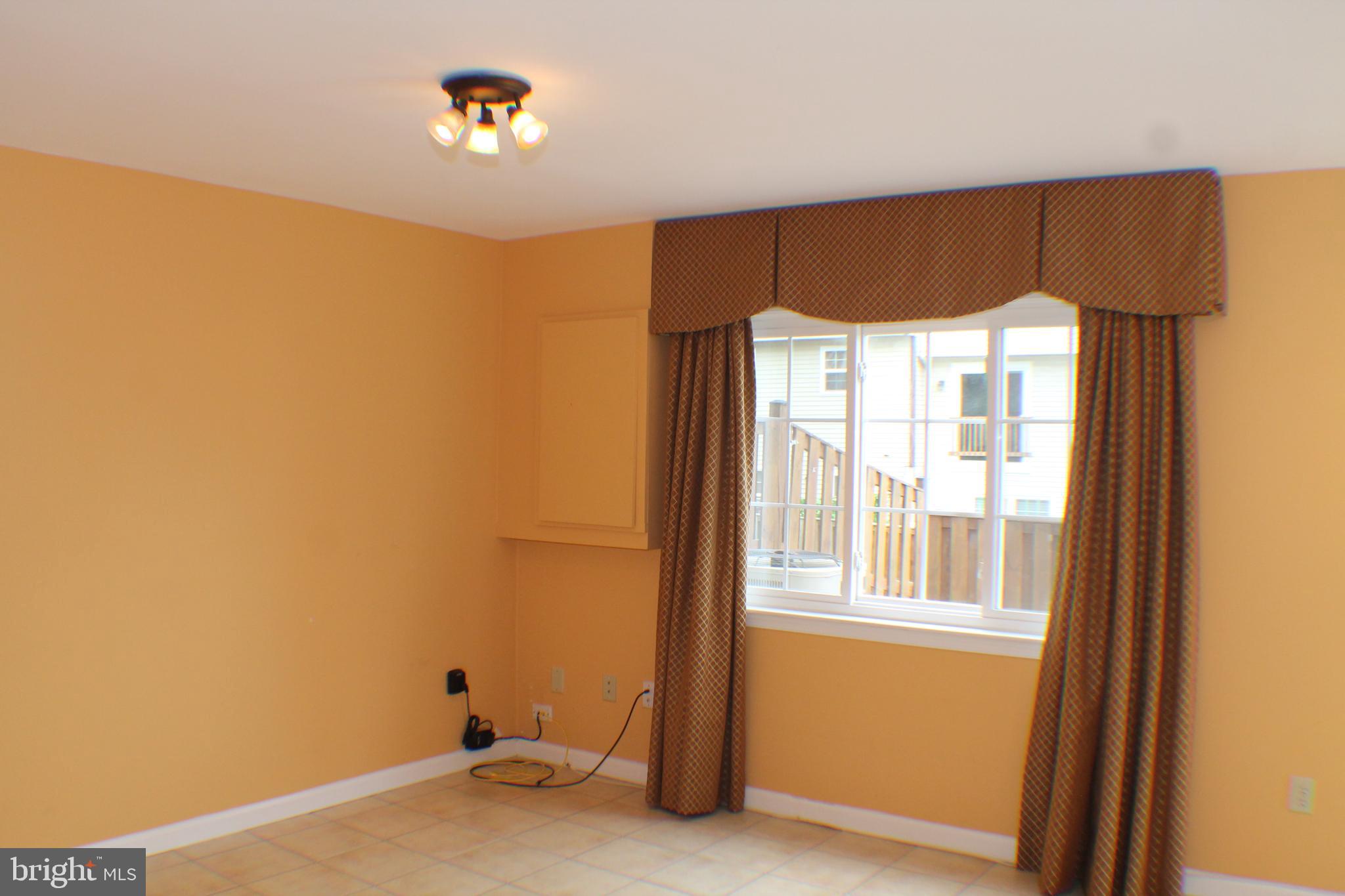 COURTS OF TYSONS - Residential Lease