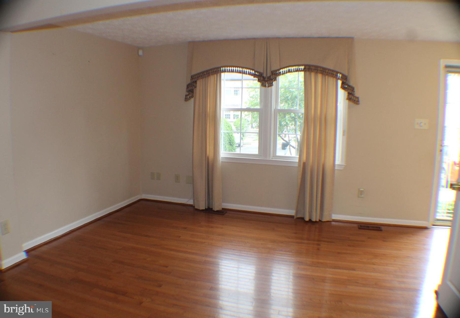 COURTS OF TYSONS - Residential Lease