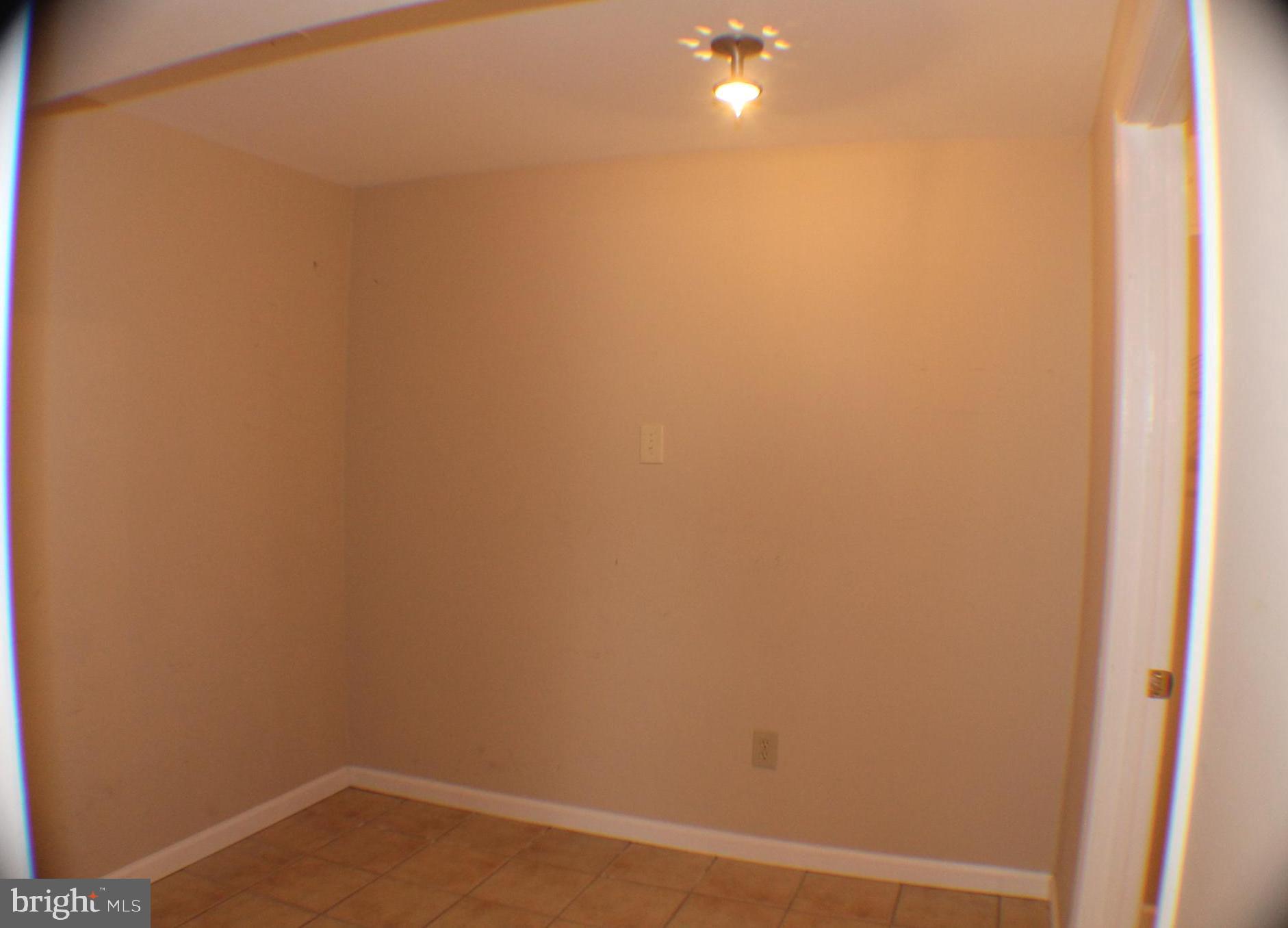 COURTS OF TYSONS - Residential Lease