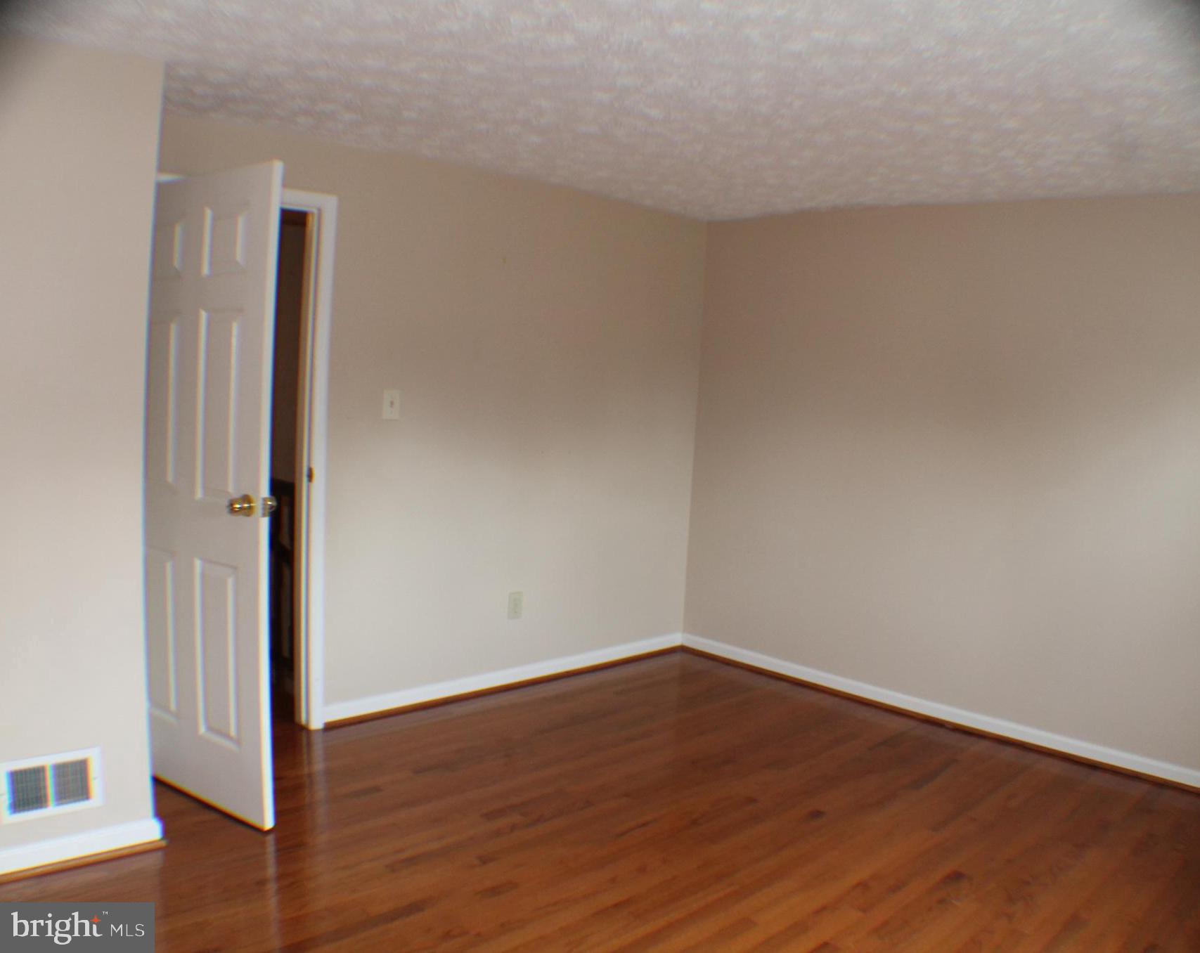 COURTS OF TYSONS - Residential Lease