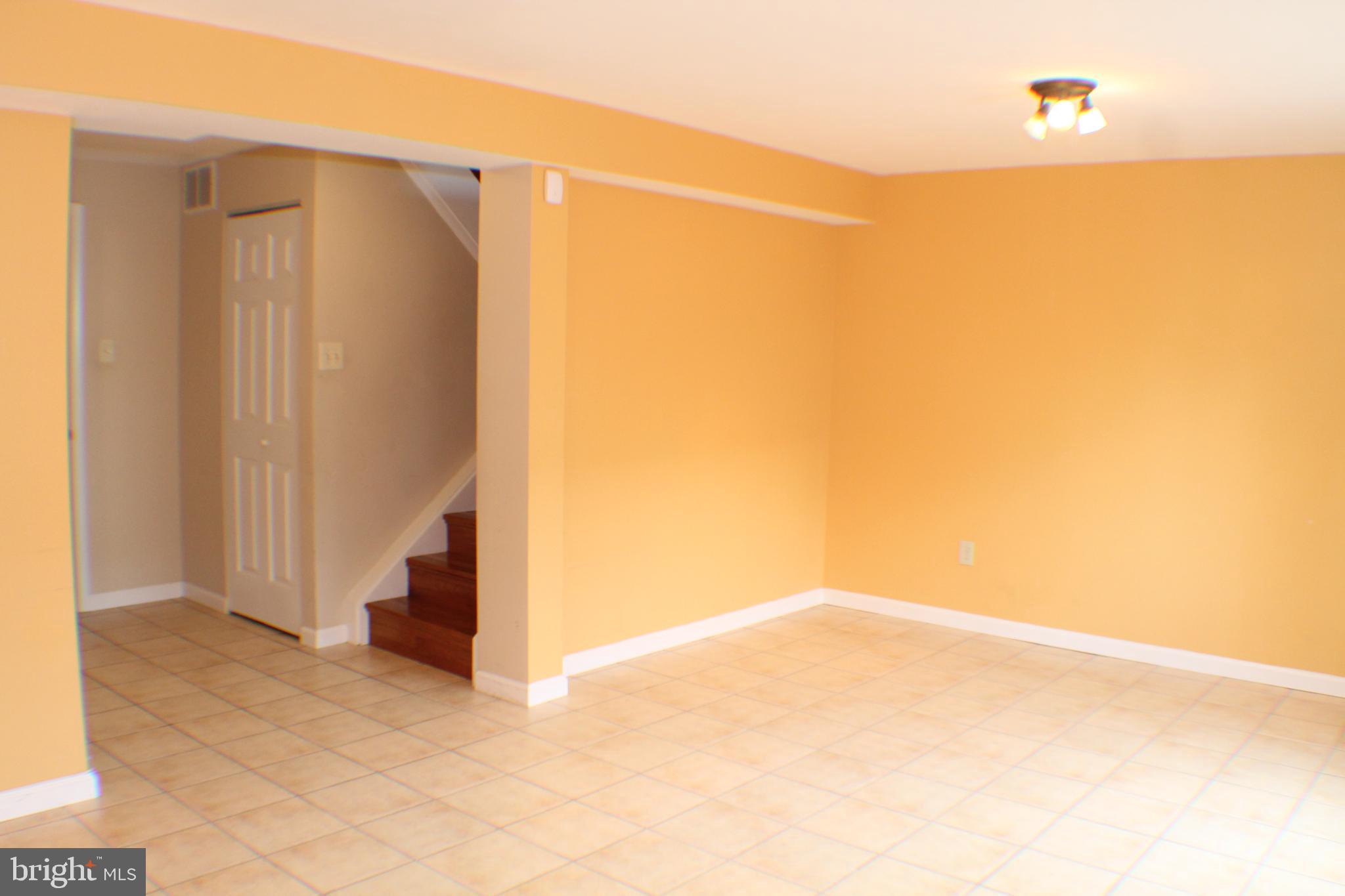 COURTS OF TYSONS - Residential Lease