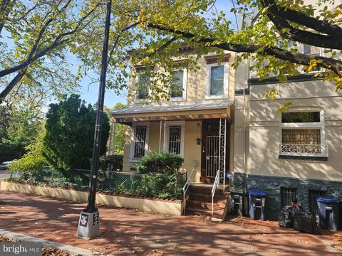 351 11TH STREET SE WASHINGTON DC 20003
