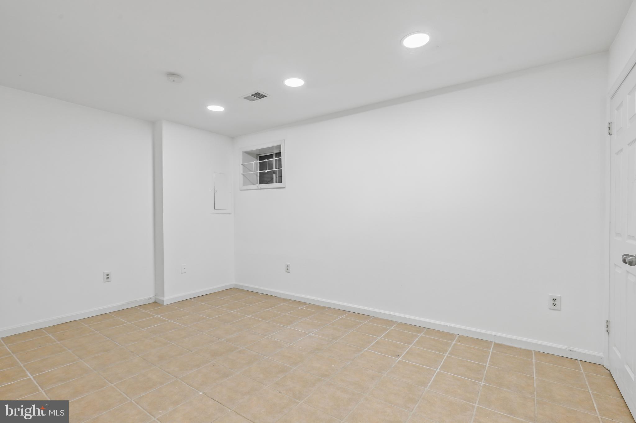 COLONIAL HEIGHTS - Residential