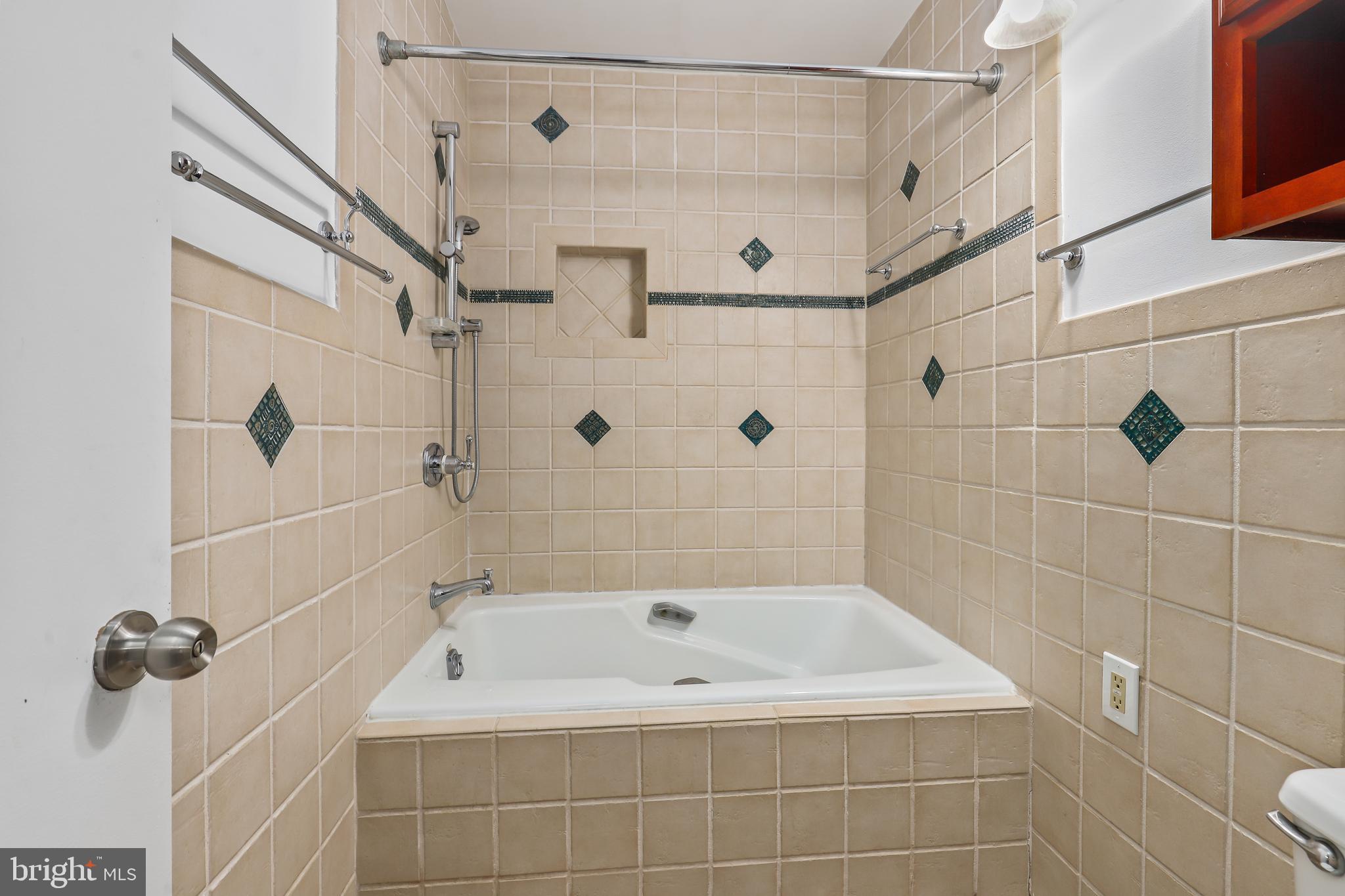 COLONIAL HEIGHTS - Residential