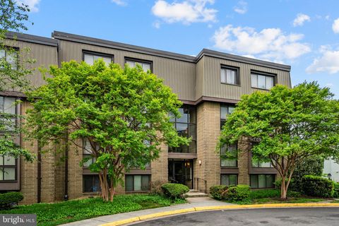 Photo of 5101 Maris Avenue #401, ALEXANDRIA, VA 22304 (MLS # VAAX2059898)