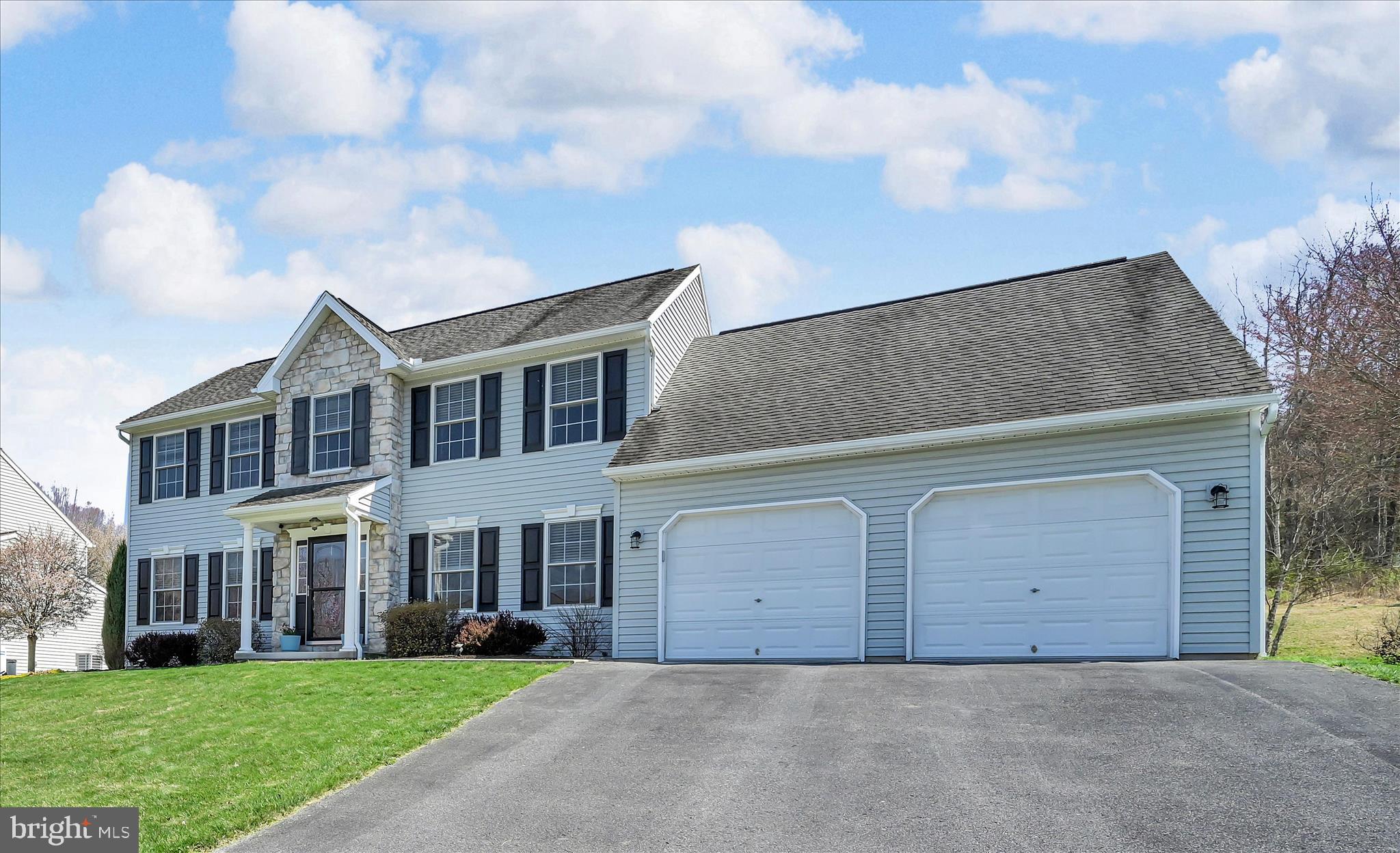 THE PINES - Residential