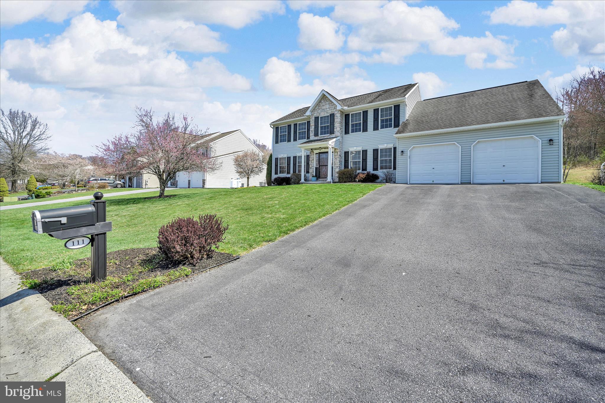 THE PINES - Residential