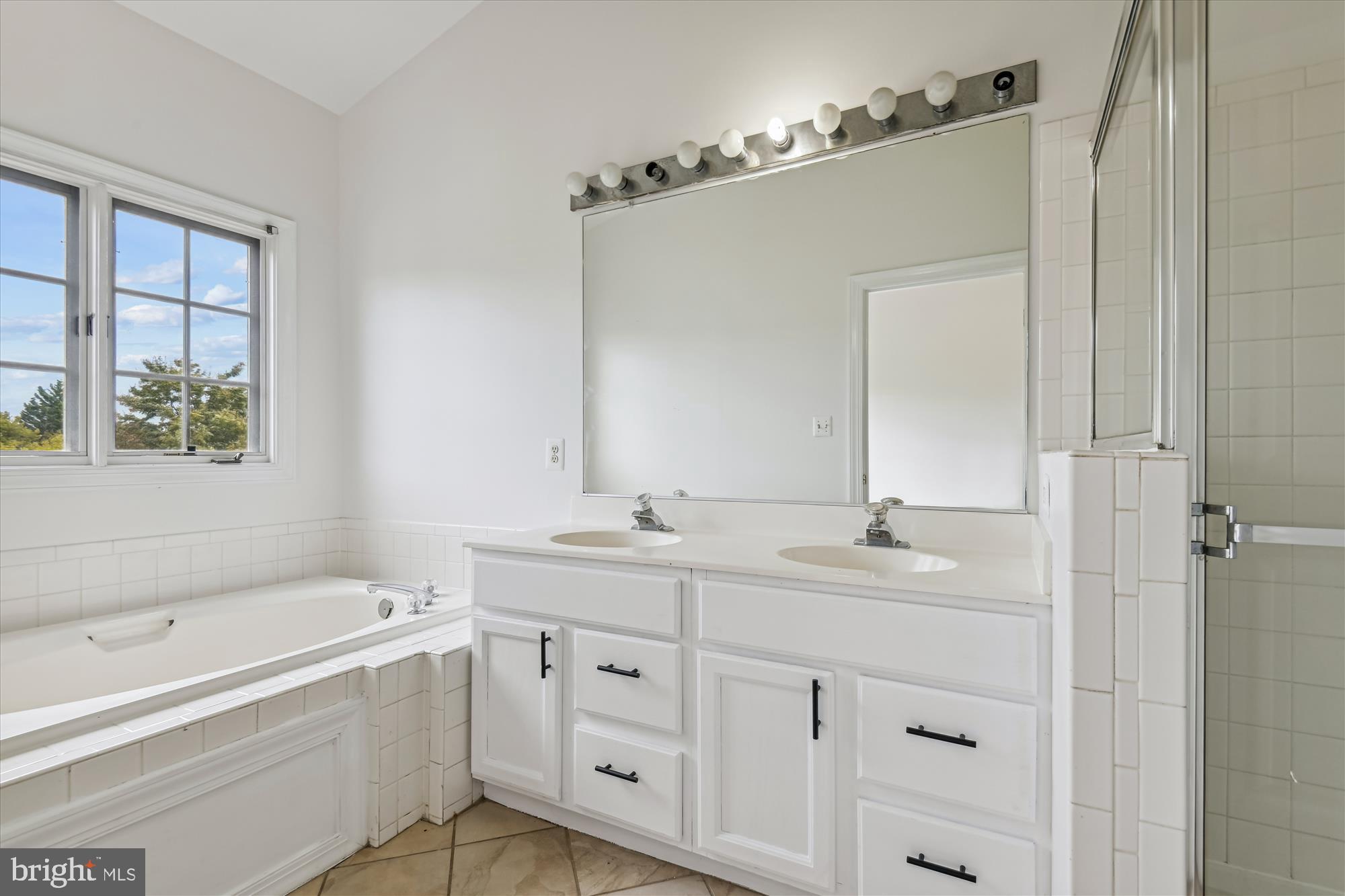 LYNDWOOD - Residential