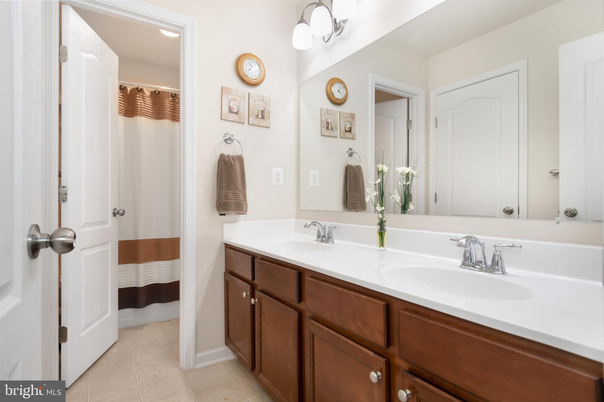 LAKELANDS AT EASTON - Residential