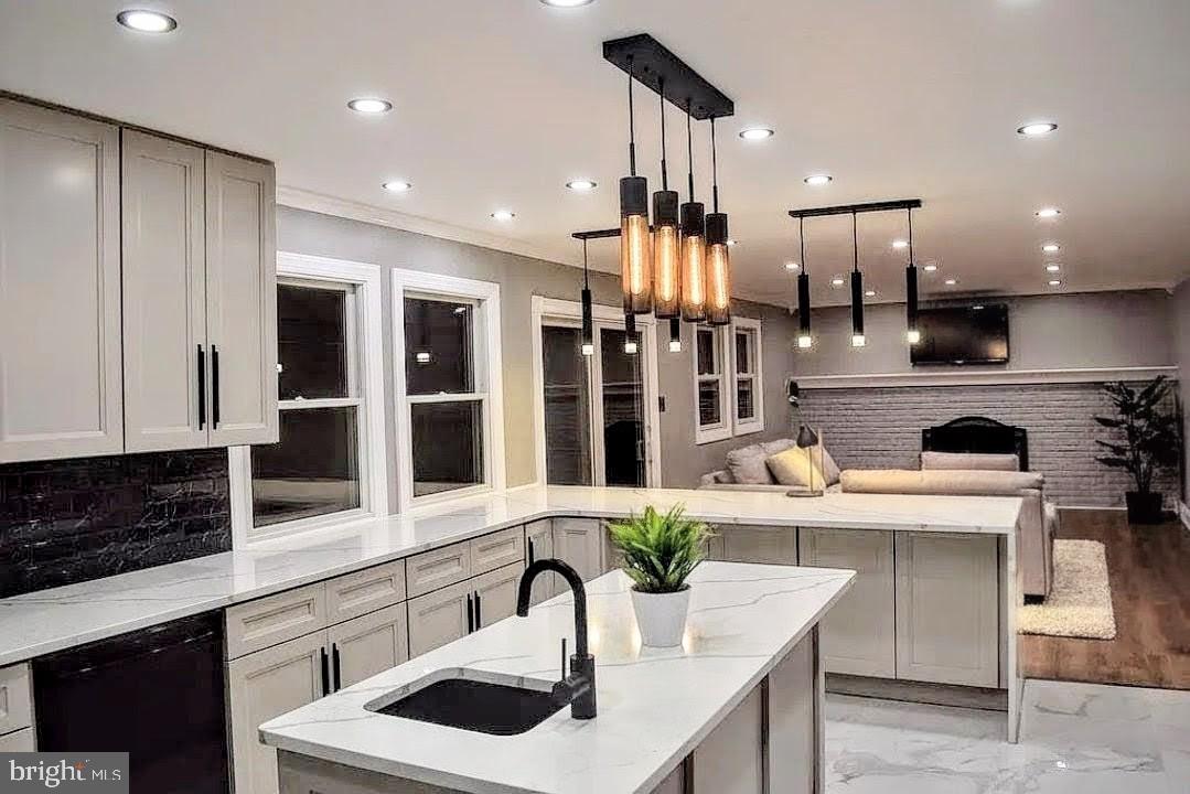 2198 CAMBRIDGE CIRCLE