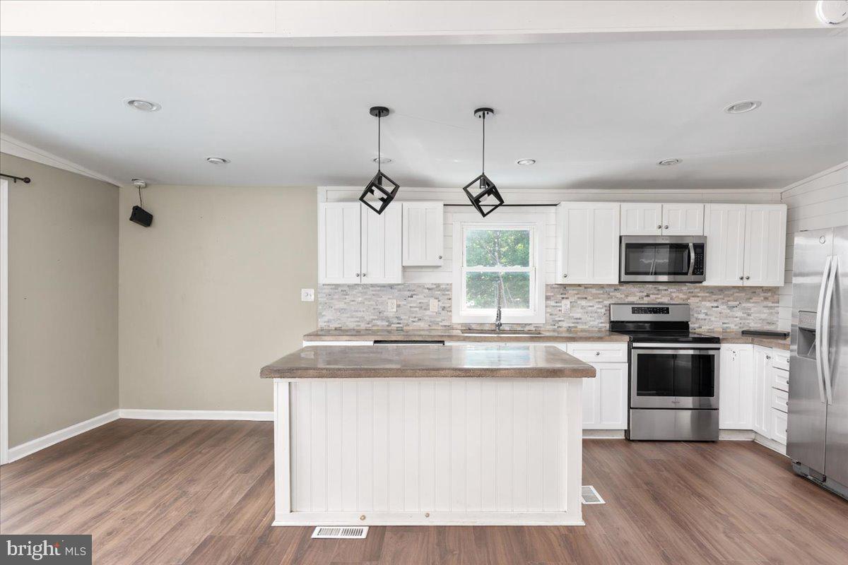 904 ARCHWOOD TRAIL