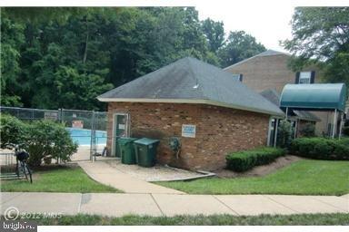 LYNDHURST CONDOS - Residential