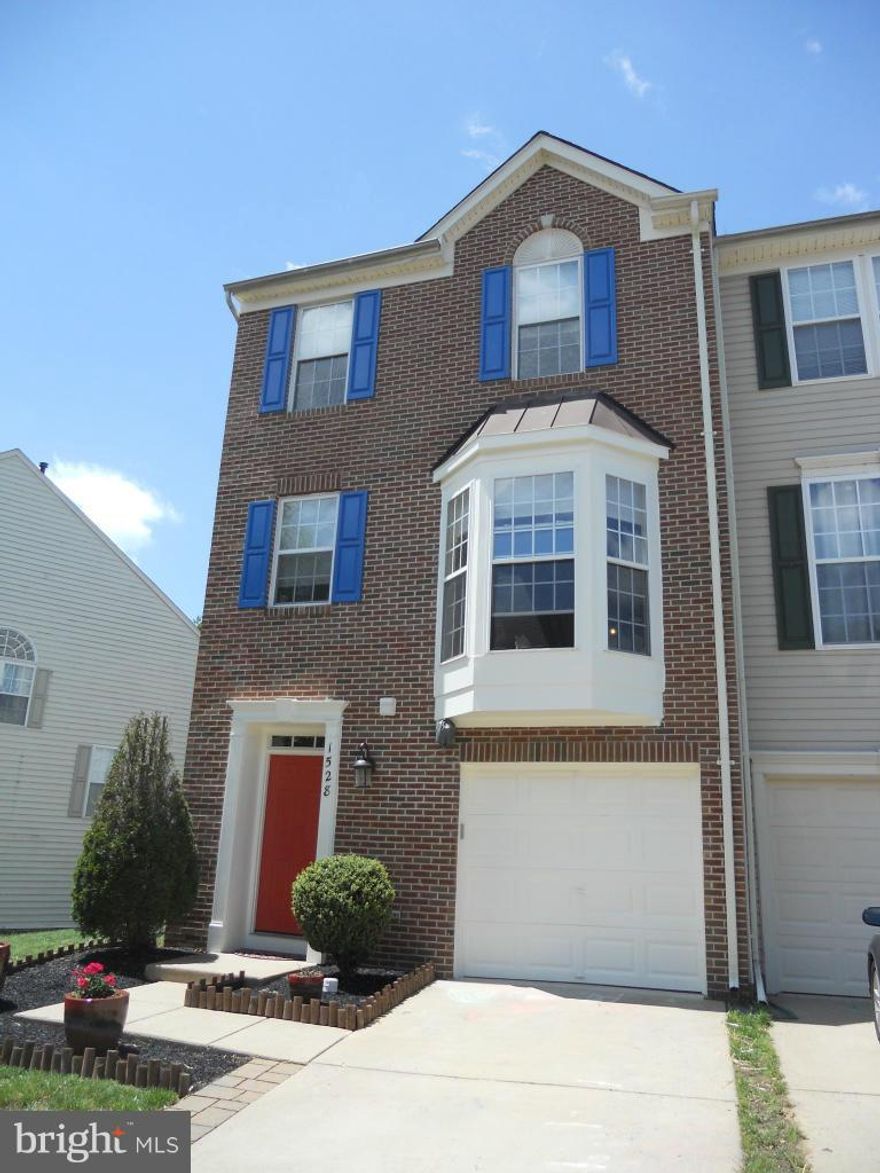 Gorgeous TH in Desirable Riverside Station Community. 3BR/2FullBA, 2HalfBA, Features Hardwood Throughout Main Level, 9' Ceilings, Molding, Gourmet Kitchen w/Corian Cntp, Open to Family Rm & Breakfast area. Fresh Paint All 3 Levels. Deck, Fenced Yard Back to Trees w/Privacy. Lux Master BR w/Shower & Tub.Seasonal pool access &fitness center, pest service incl. Close to VRE, Mins to I-95 & Rt 1.