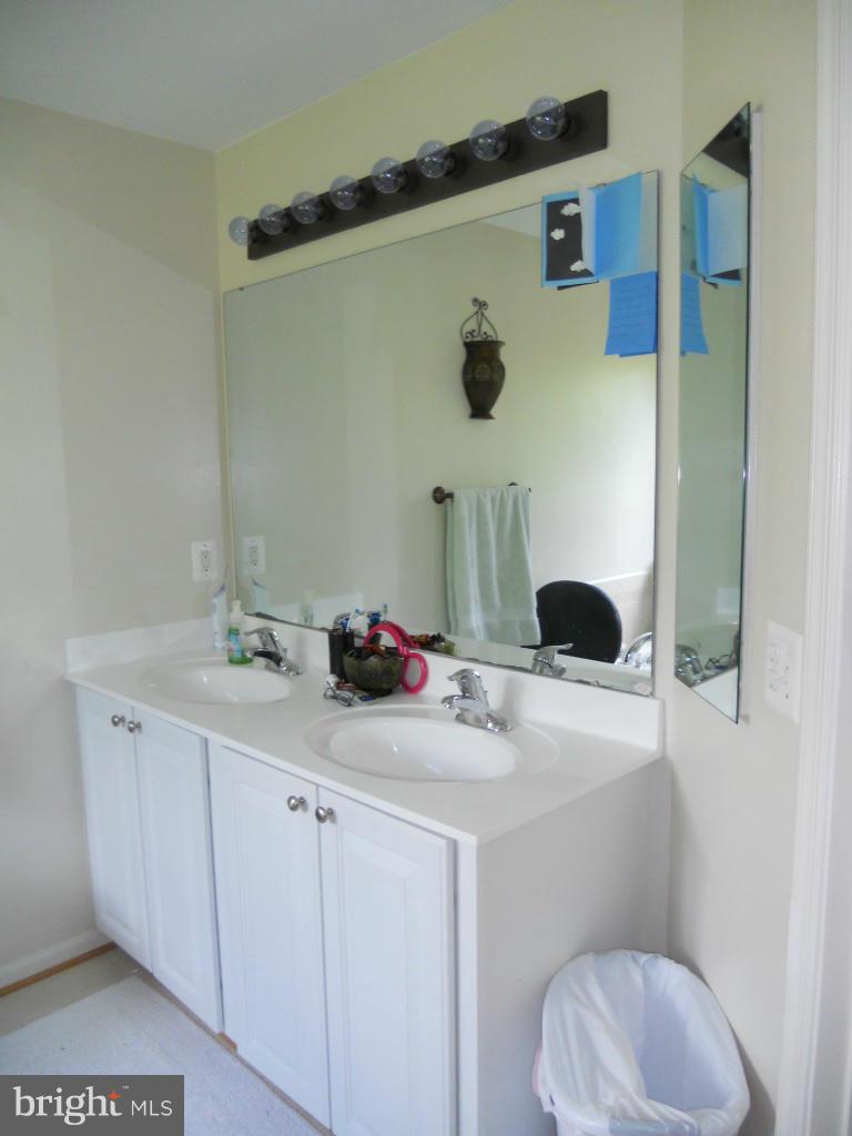 RIVERSIDE STATION - Residential Lease