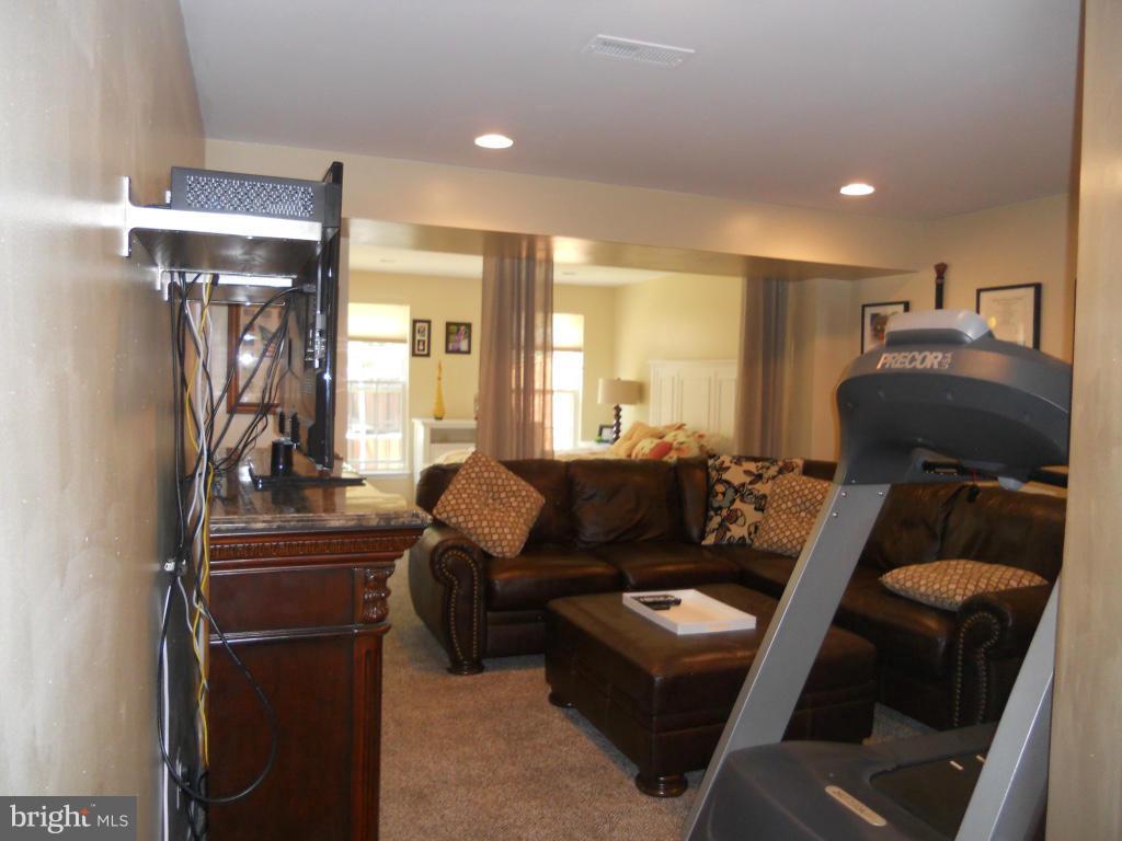 RIVERSIDE STATION - Residential Lease