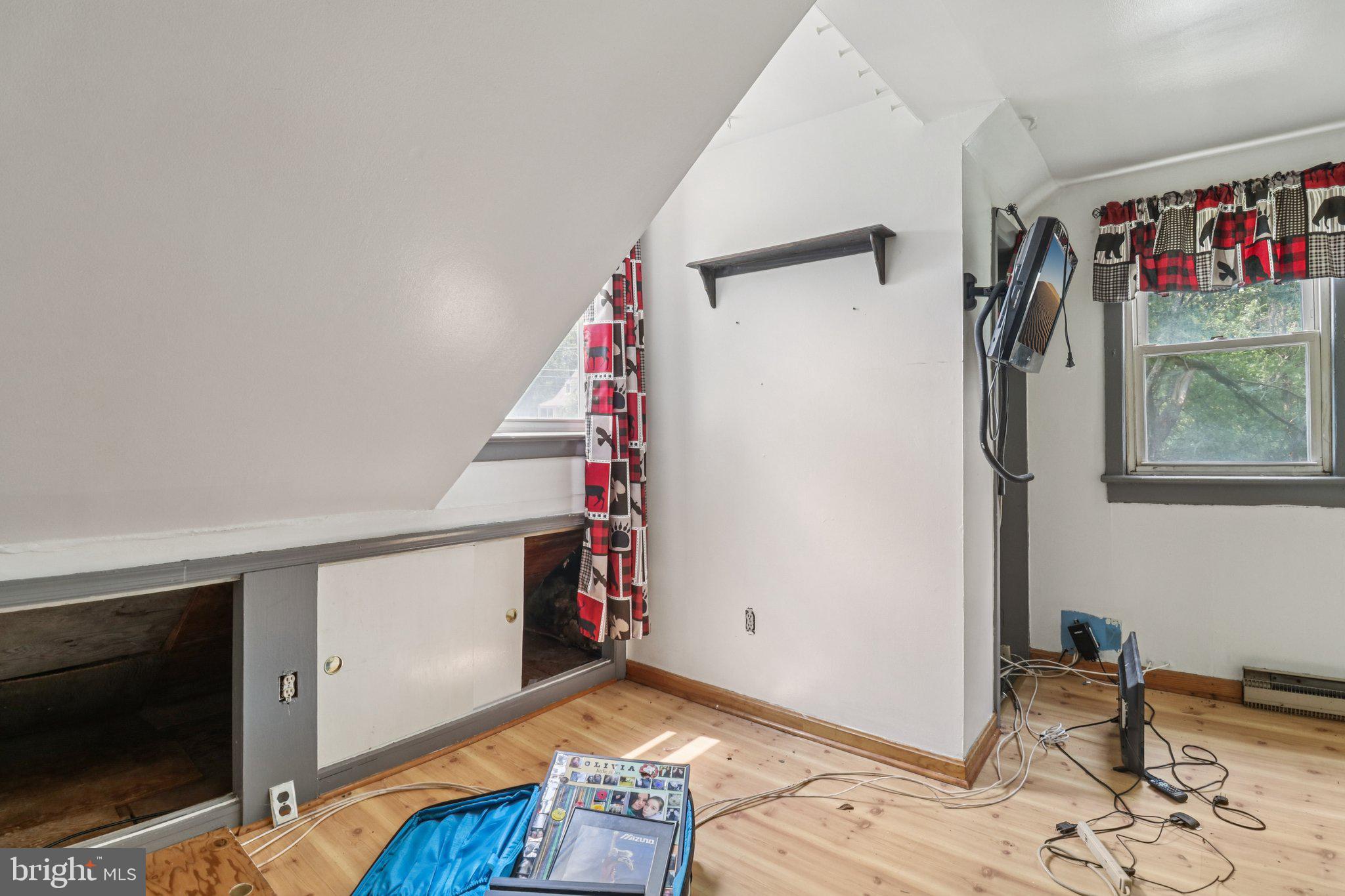 ENGLESIDE VILLAGE - Residential