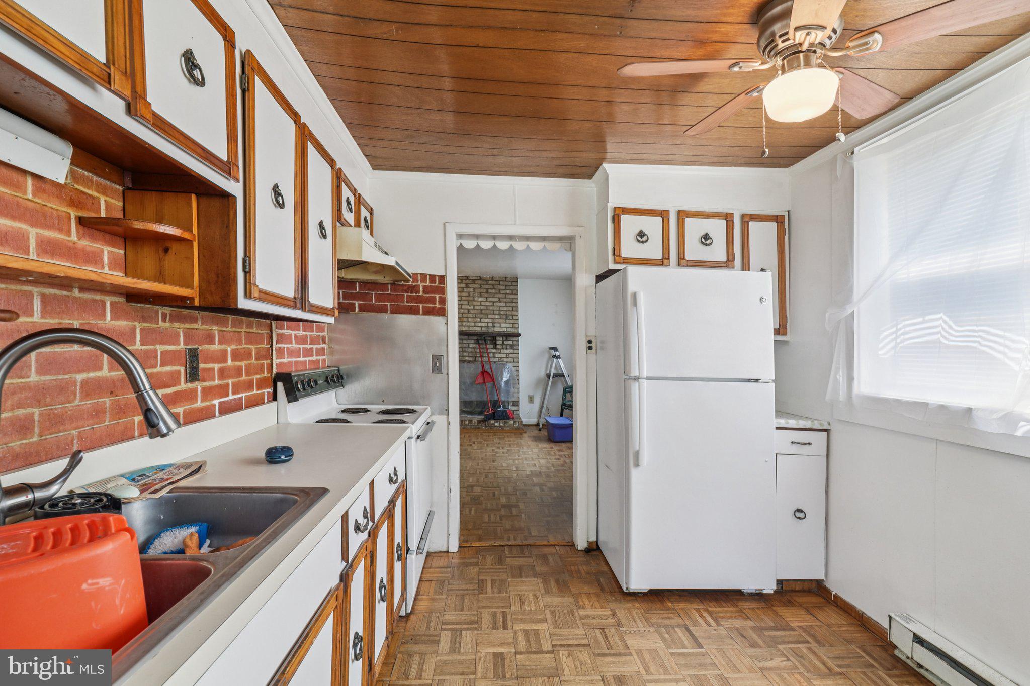 ENGLESIDE VILLAGE - Residential