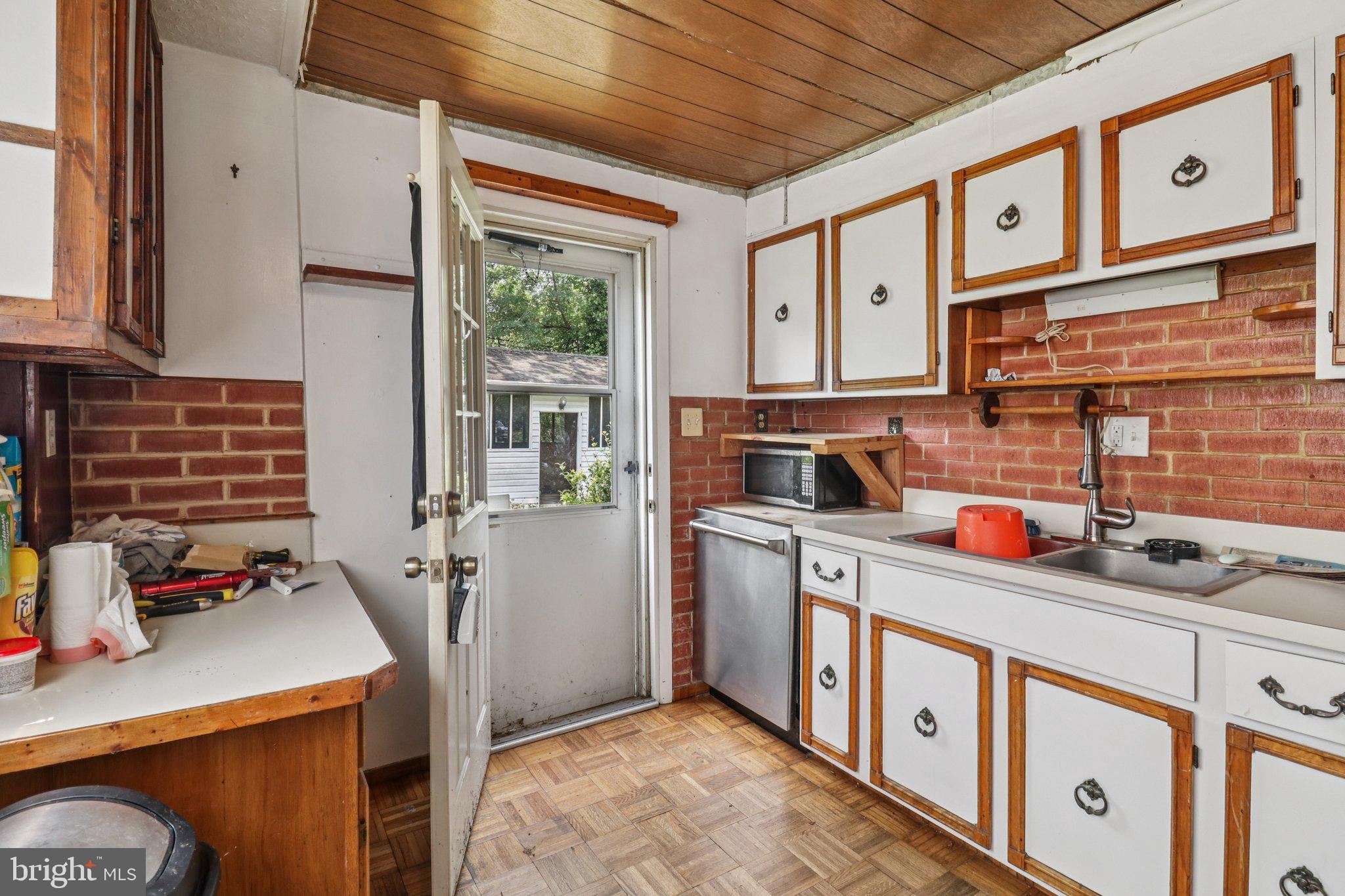 ENGLESIDE VILLAGE - Residential