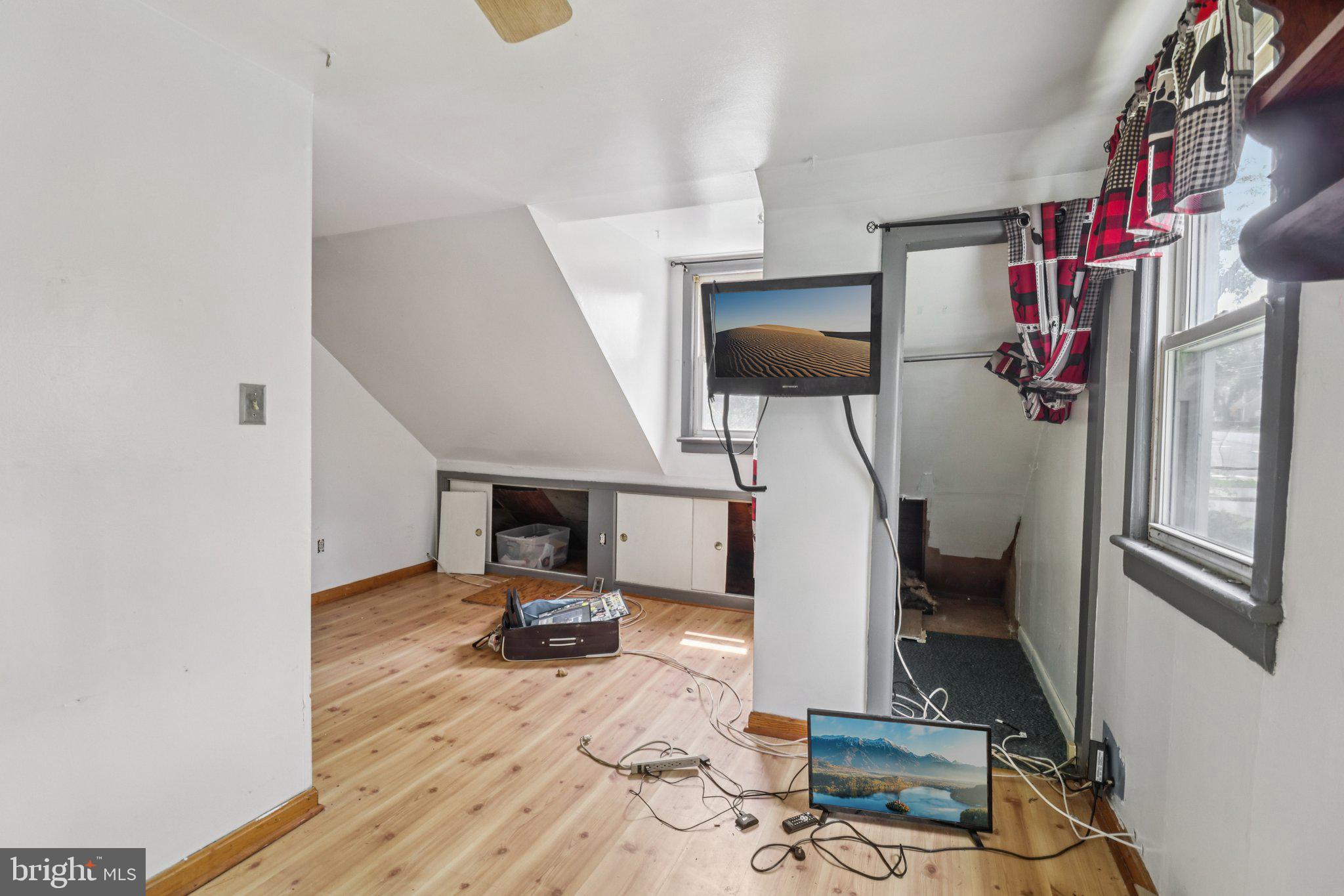 ENGLESIDE VILLAGE - Residential