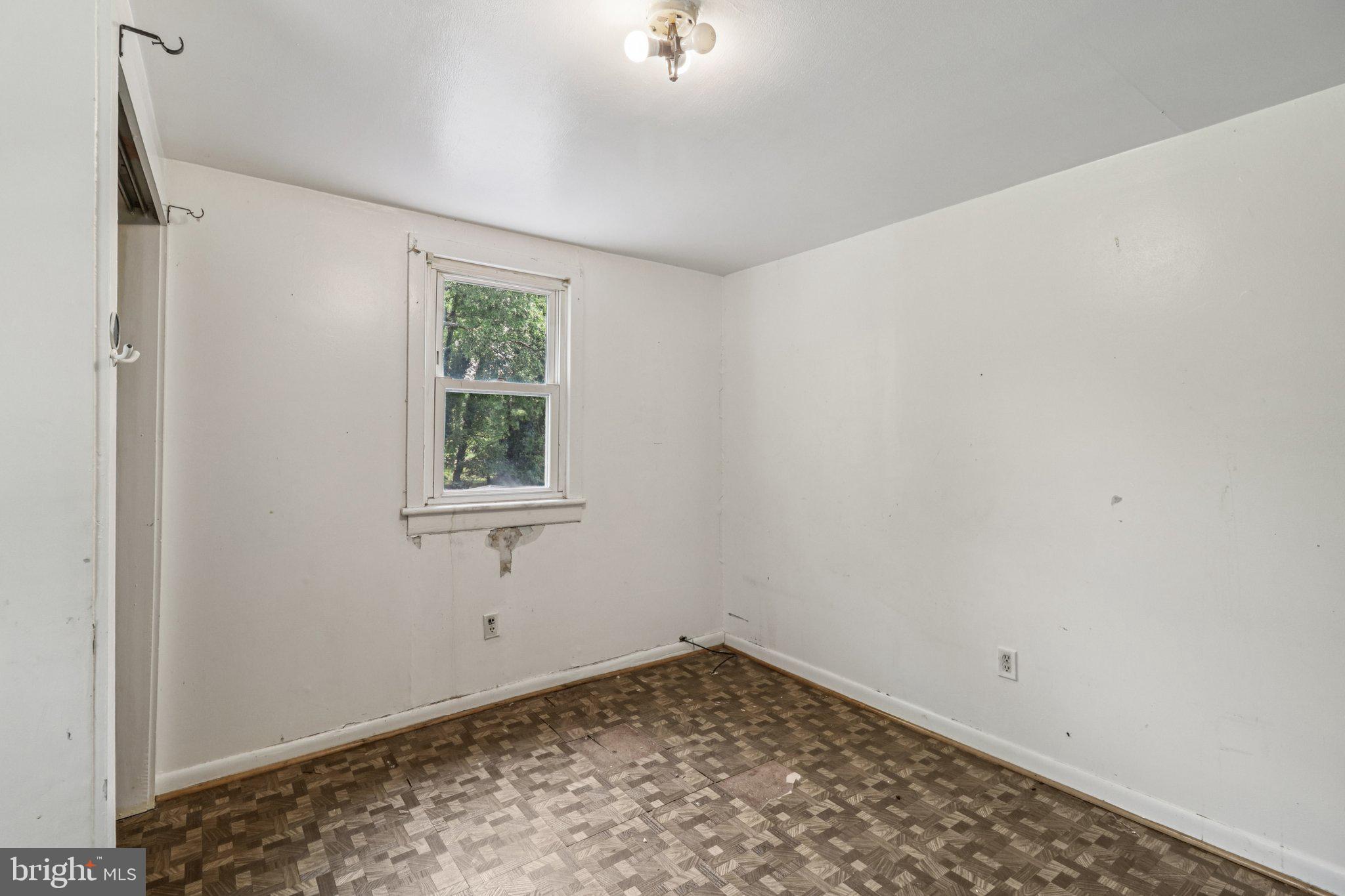 ENGLESIDE VILLAGE - Residential