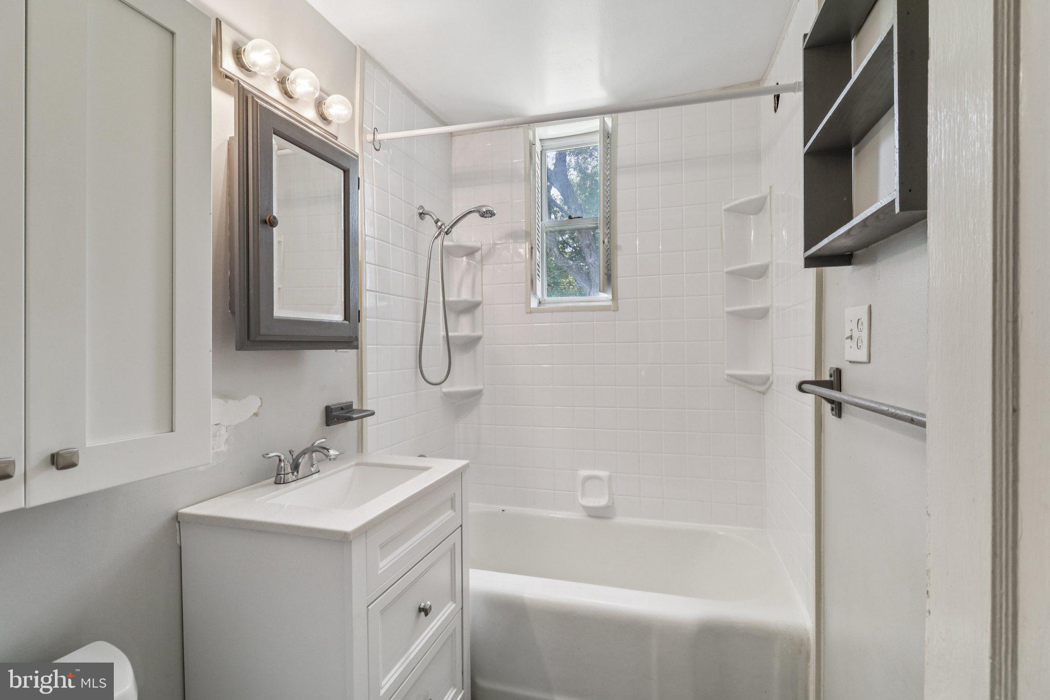 ENGLESIDE VILLAGE - Residential