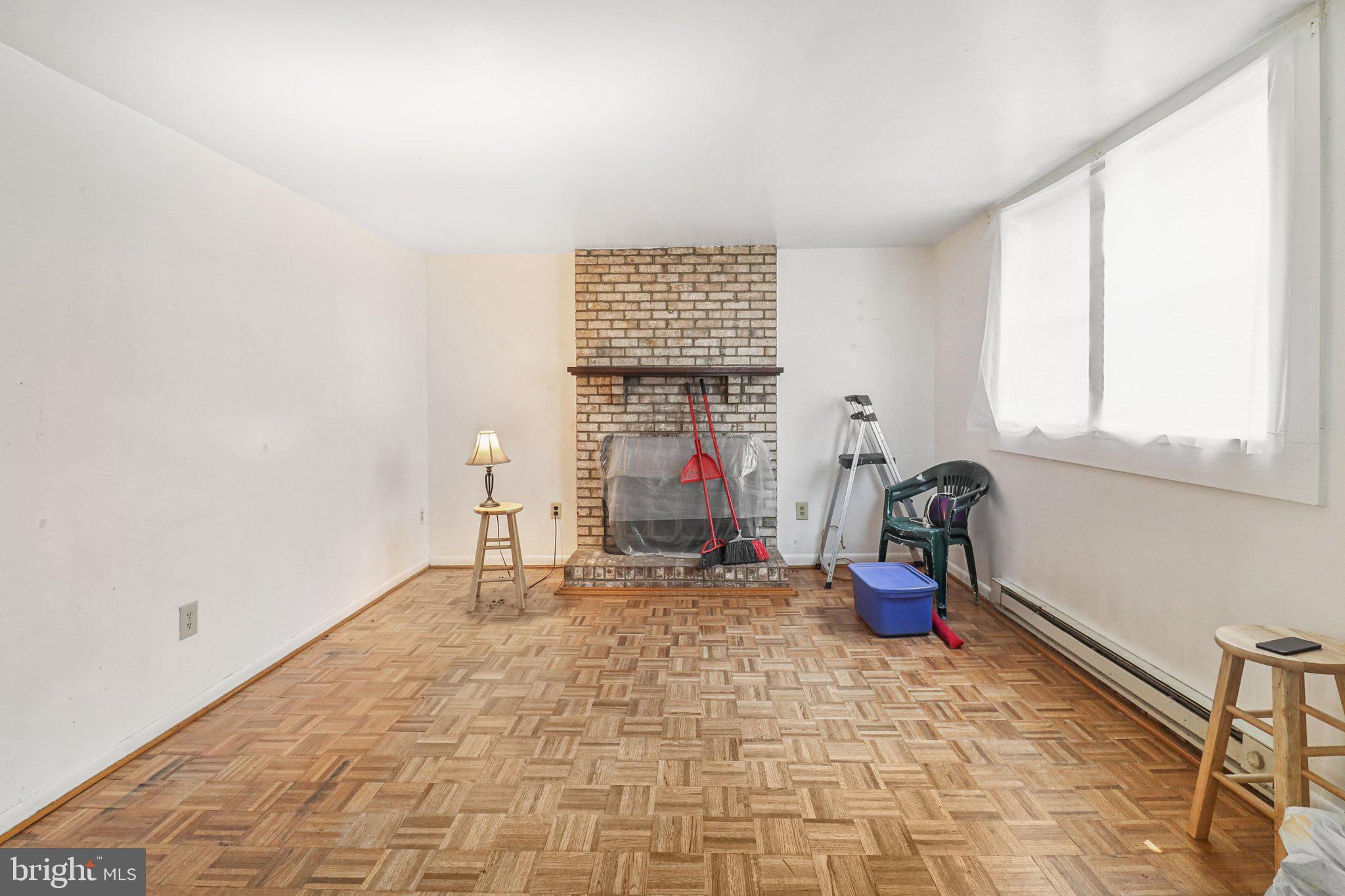 ENGLESIDE VILLAGE - Residential