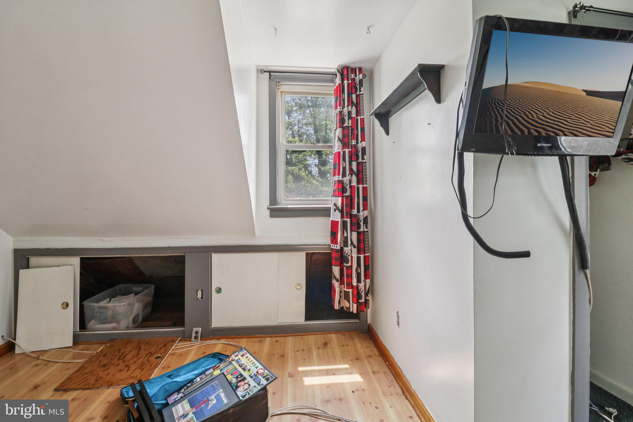 ENGLESIDE VILLAGE - Residential