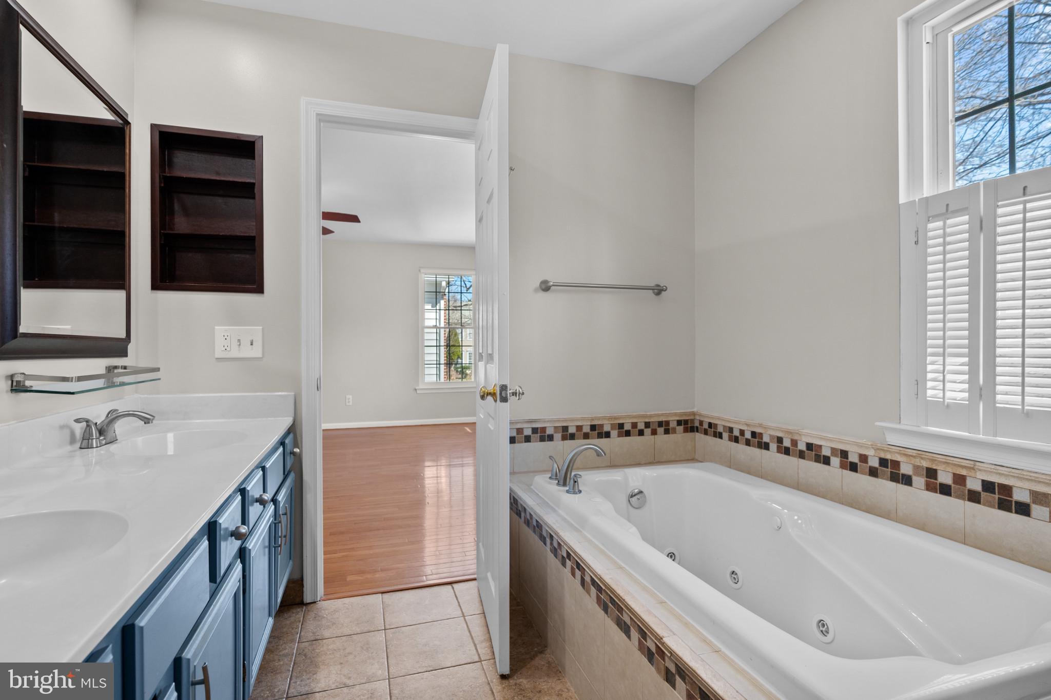 MEADOWGATE - Residential