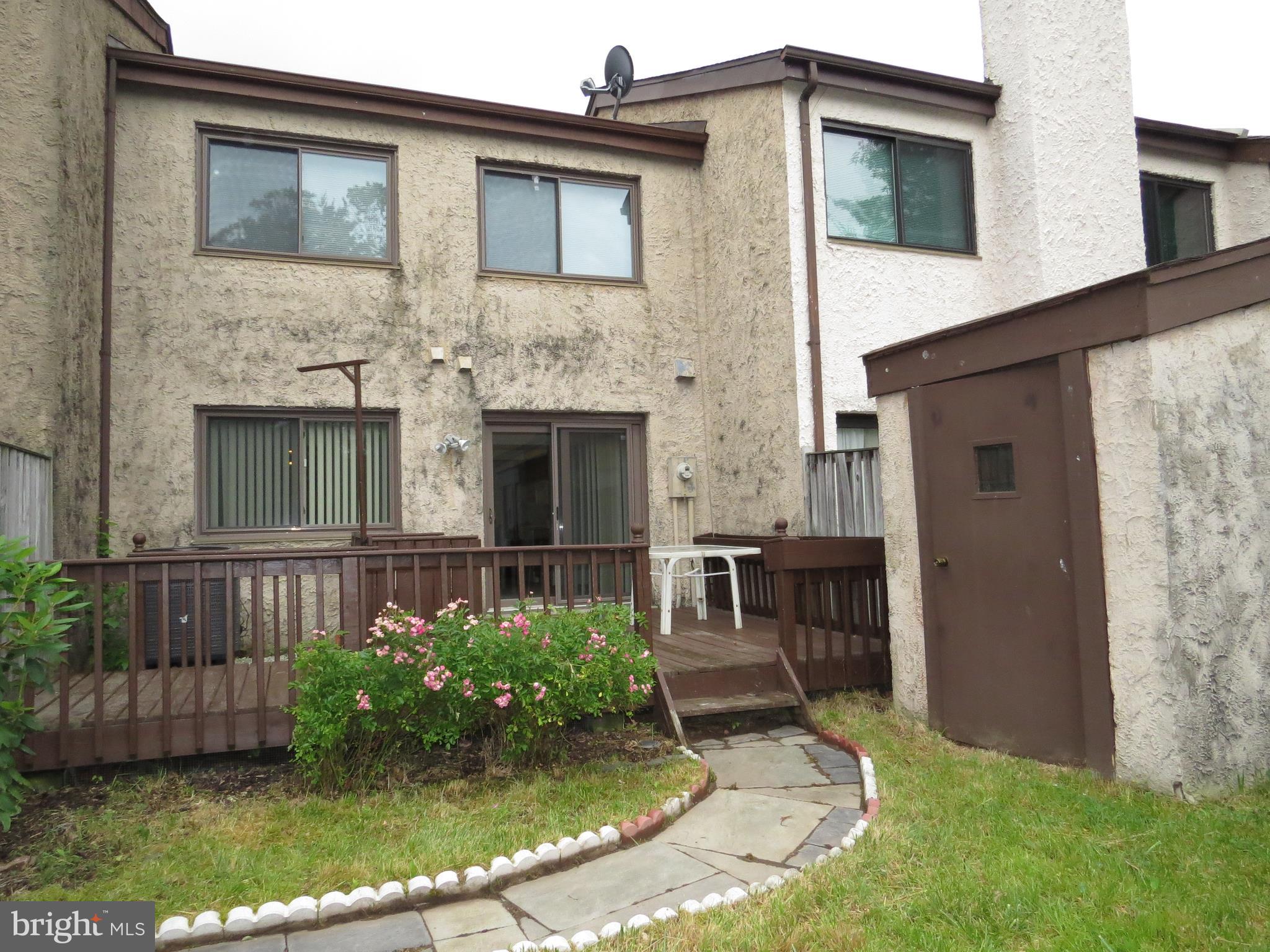 GLEN ORA PLAT FOUR - Residential