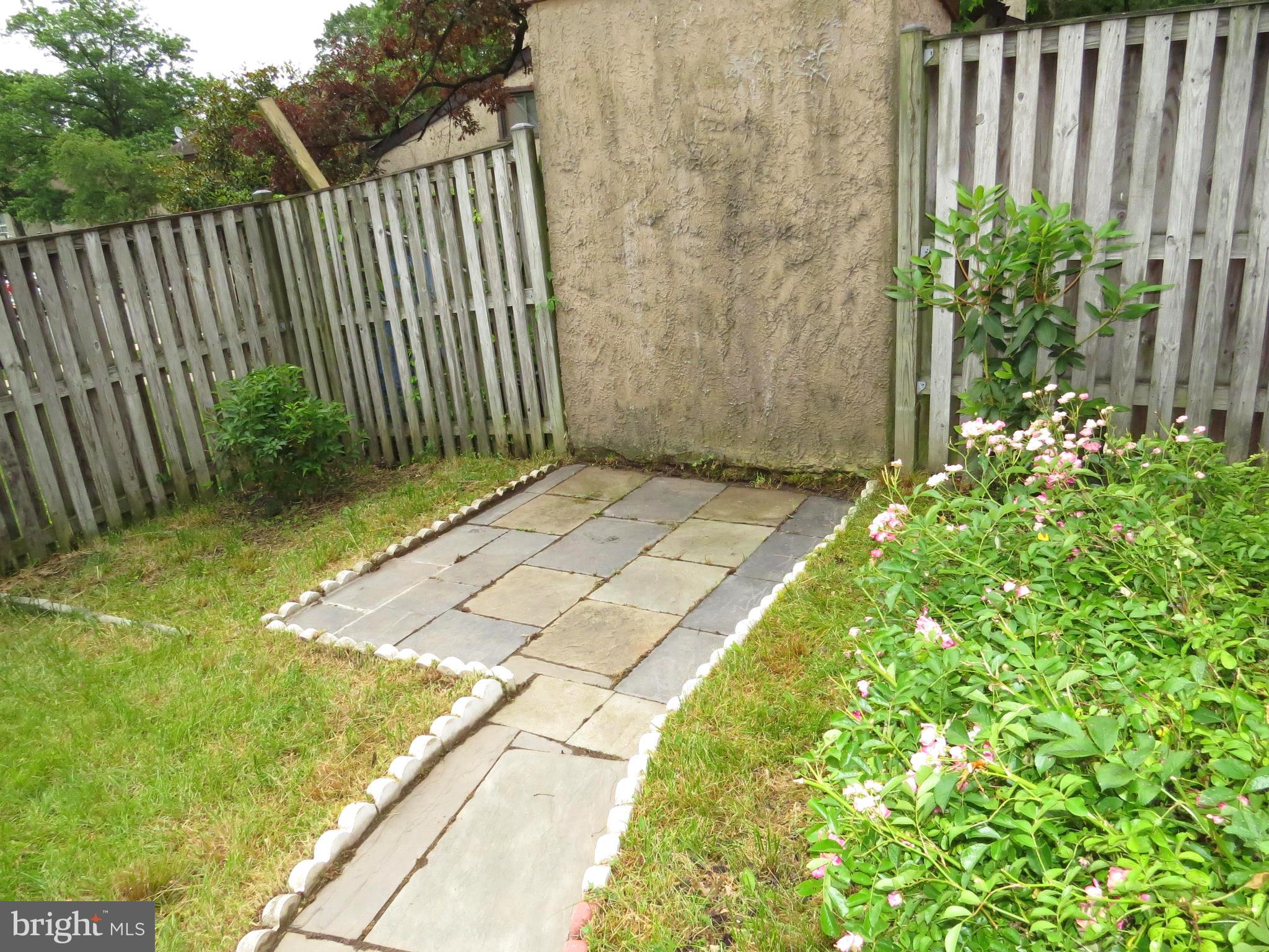 GLEN ORA PLAT FOUR - Residential