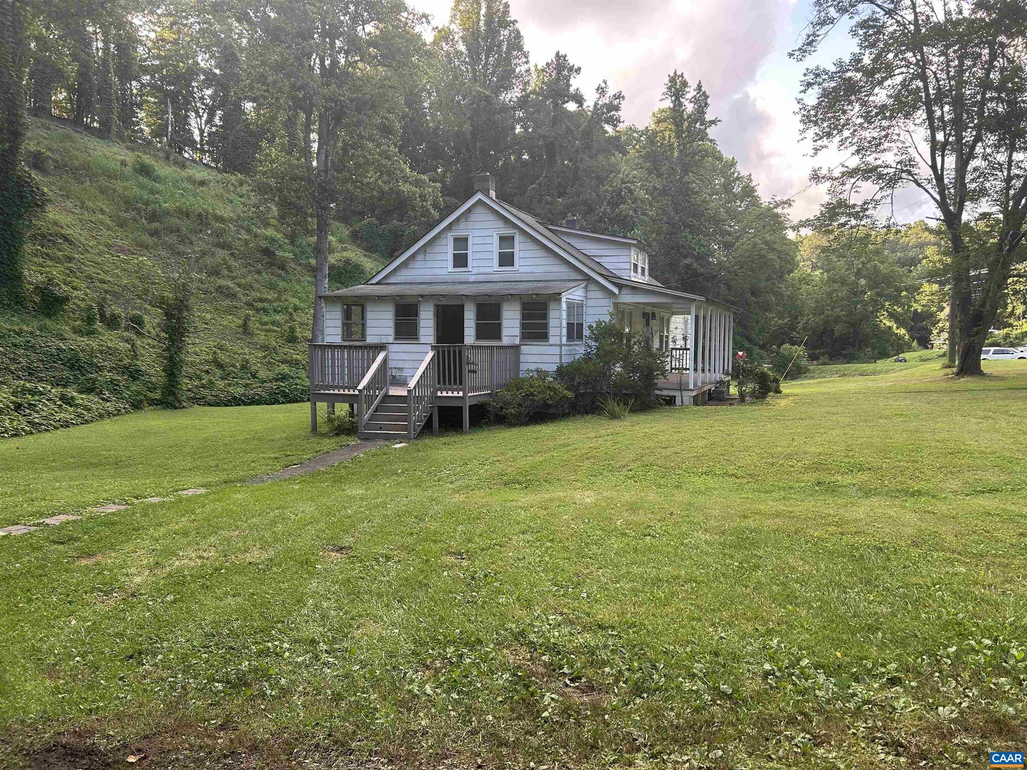 1863 RIVER RD