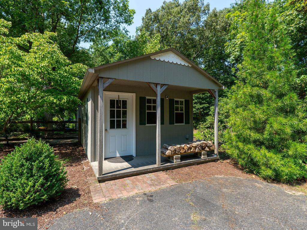 971 LAUREL LANE