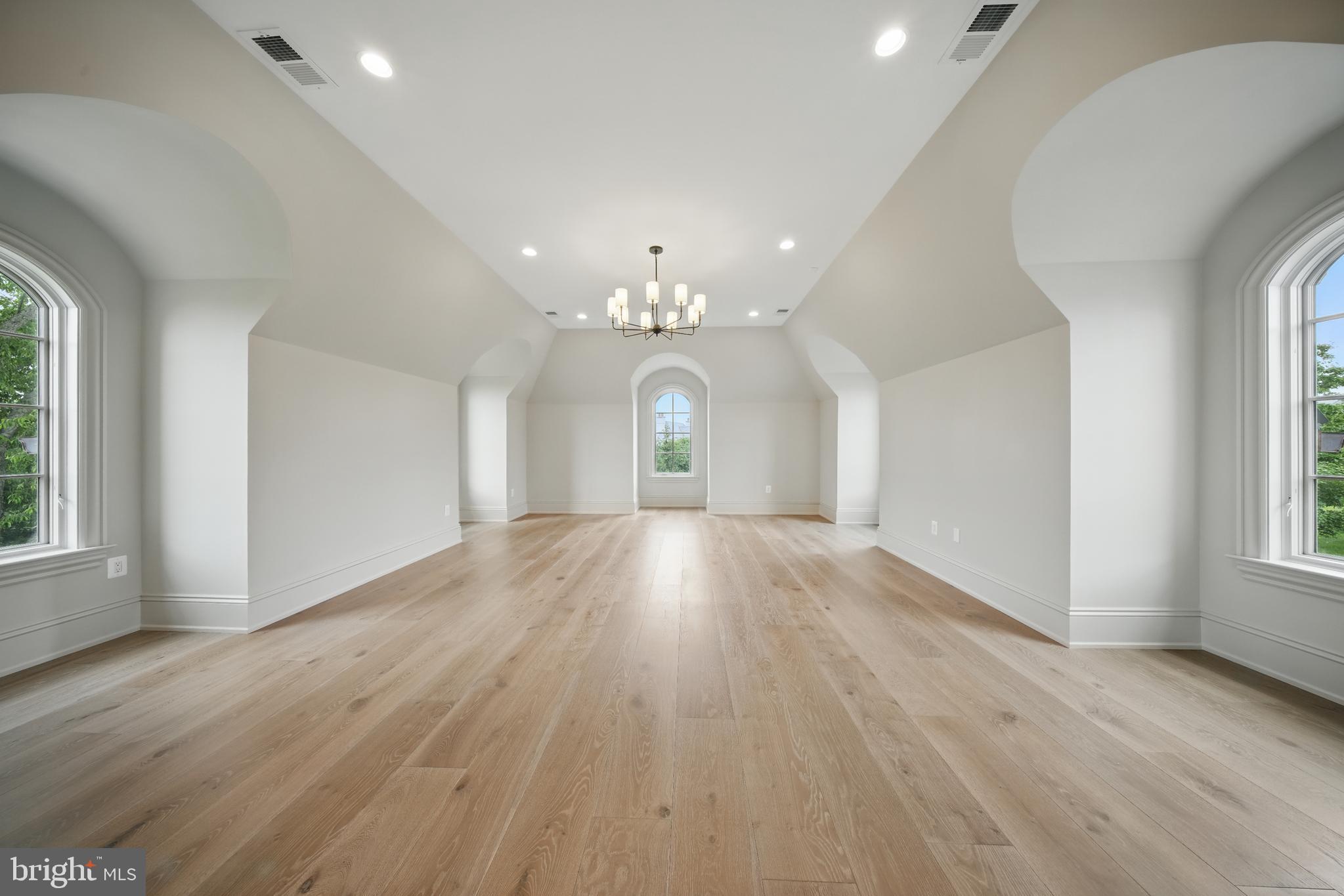 CREIGHTON FARMS - Residential