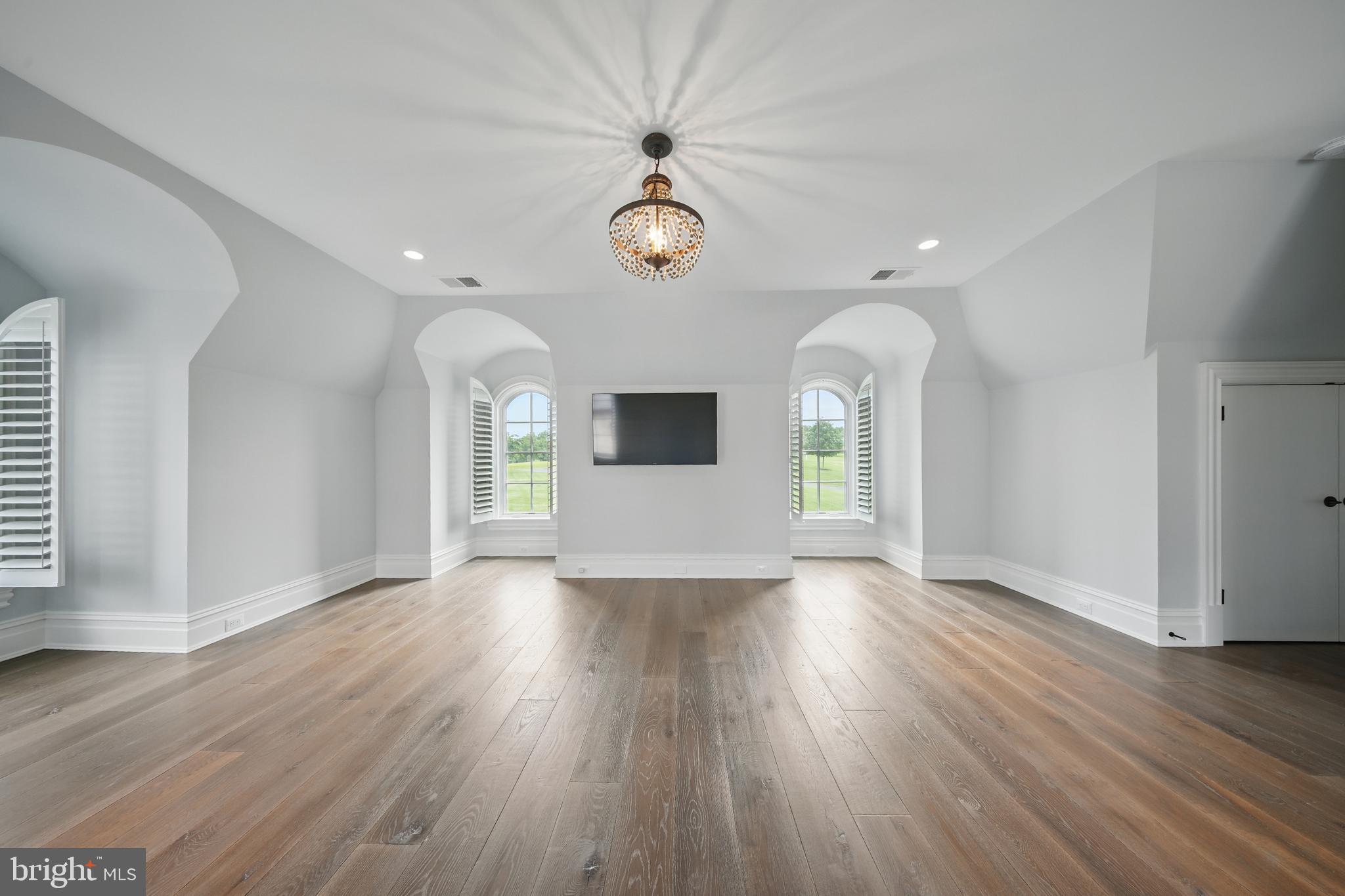 CREIGHTON FARMS - Residential