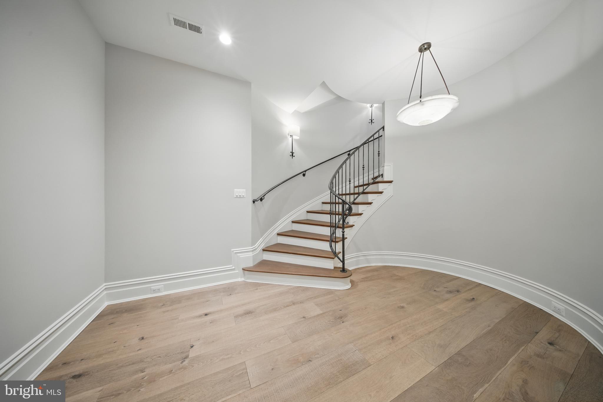 CREIGHTON FARMS - Residential
