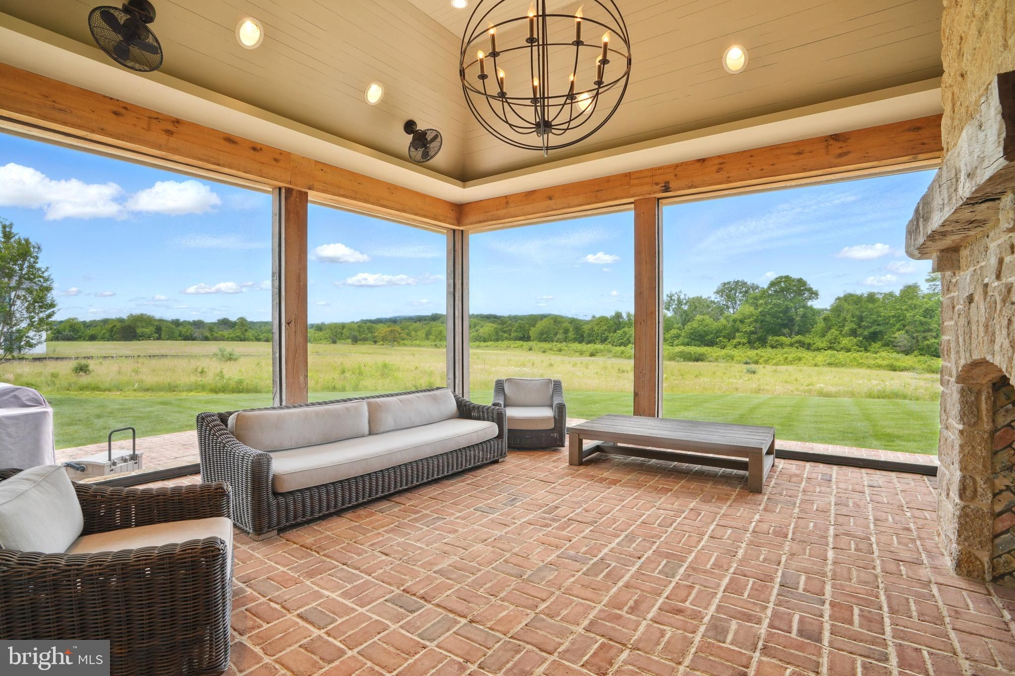 CREIGHTON FARMS - Residential