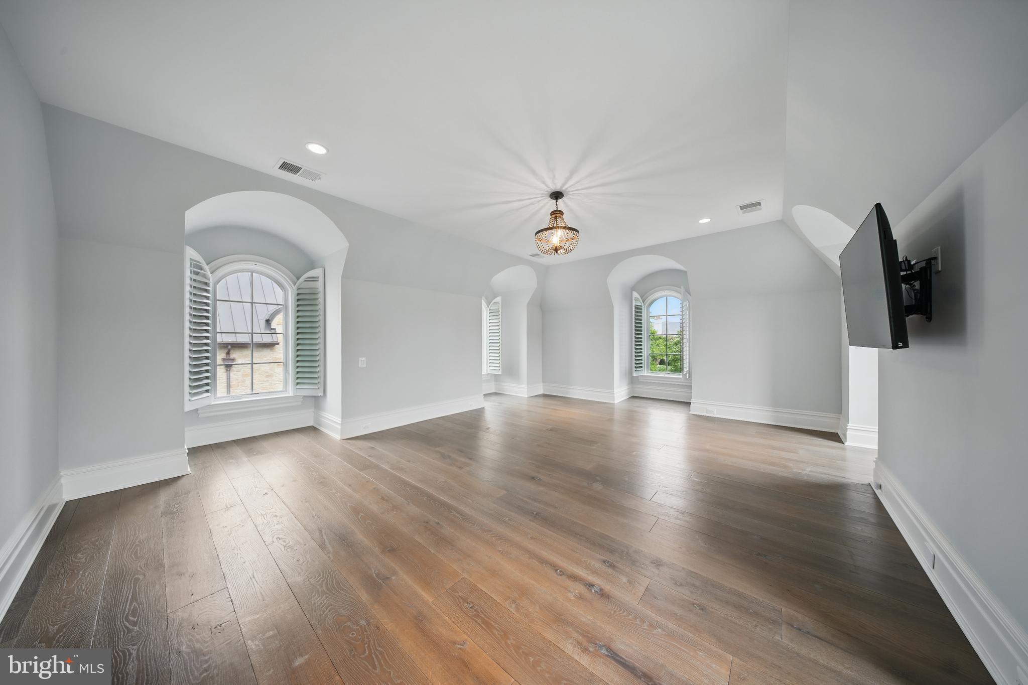 CREIGHTON FARMS - Residential