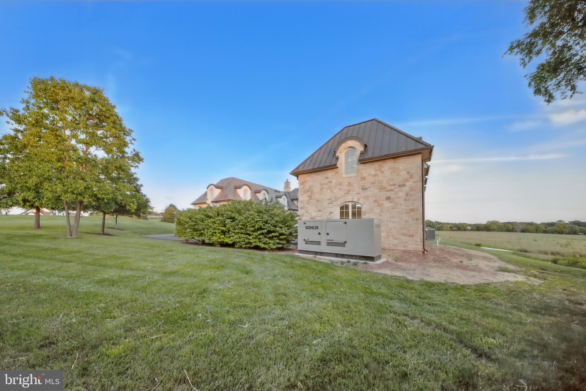 CREIGHTON FARMS - Residential