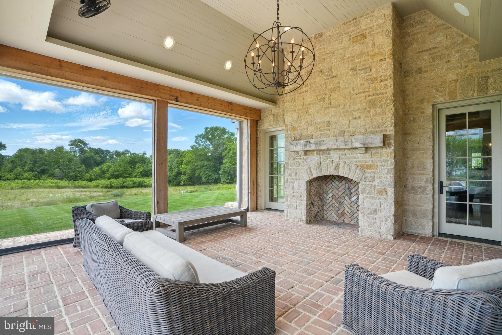 CREIGHTON FARMS - Residential