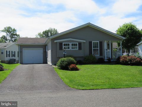 207 SPRING MEADOW CIRCLE NEW HOPE PA 18938
